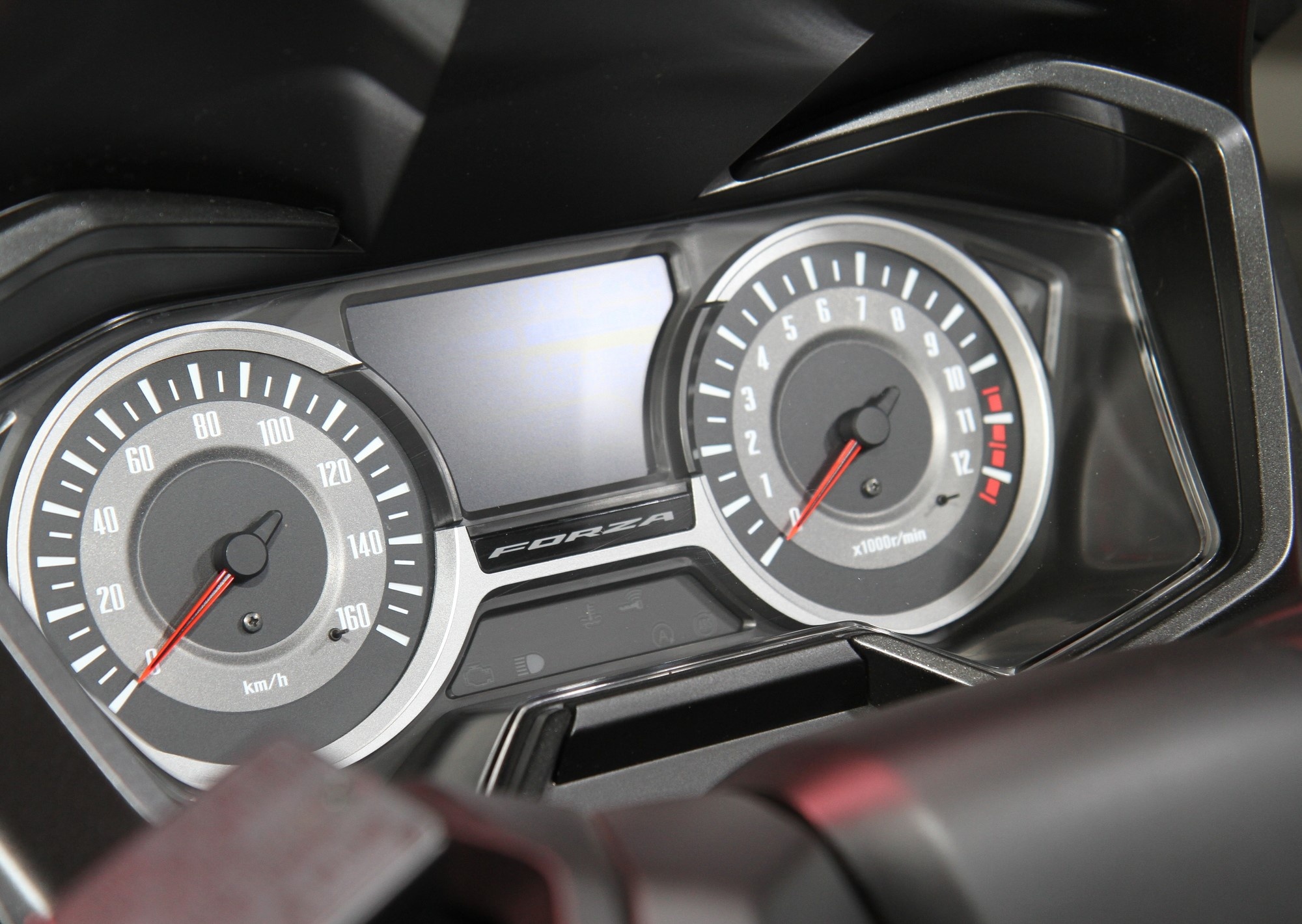 Xe tay ga Honda Forza 125 ra mat anh 6