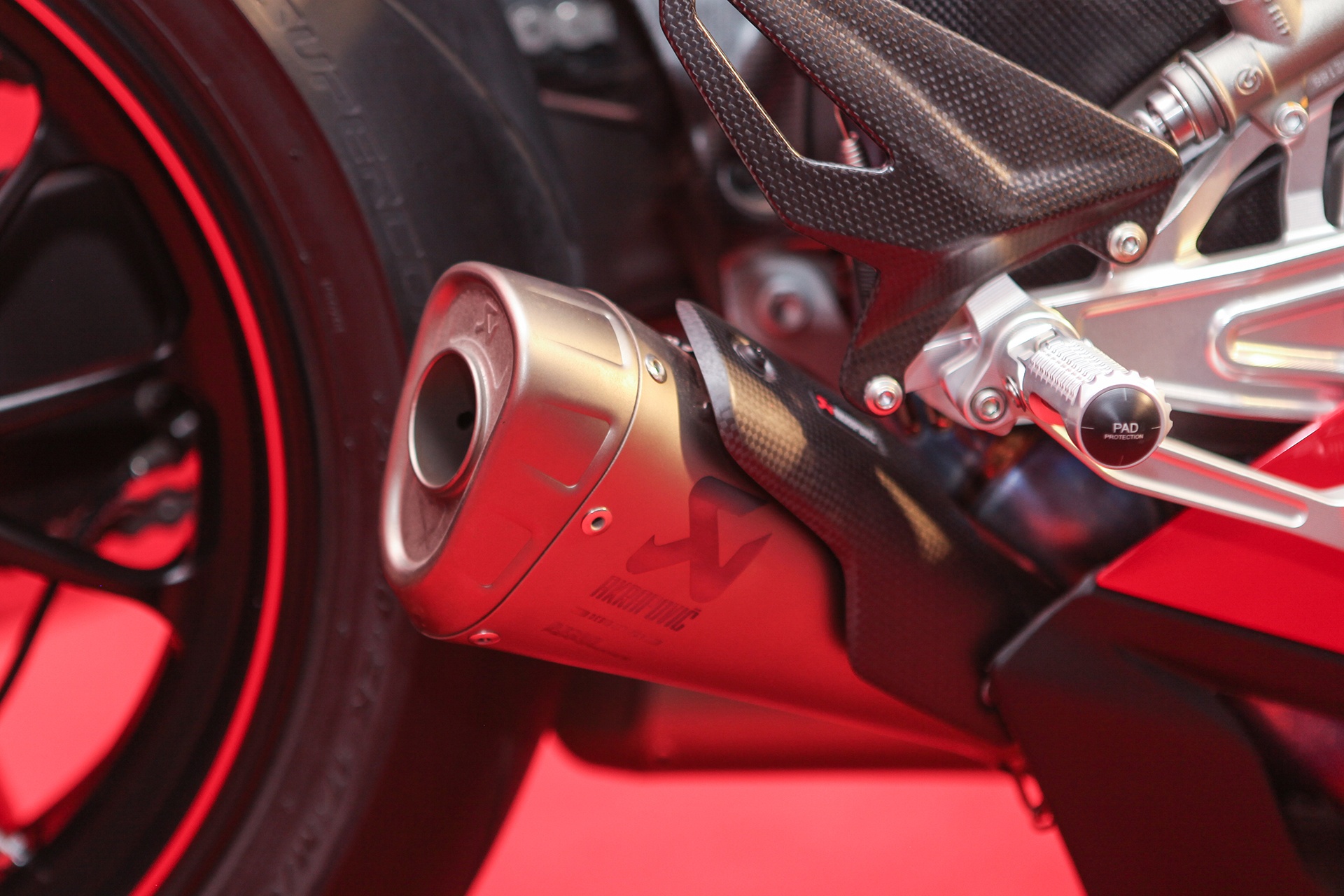 Ducati Panigale V4 Speciale anh 11