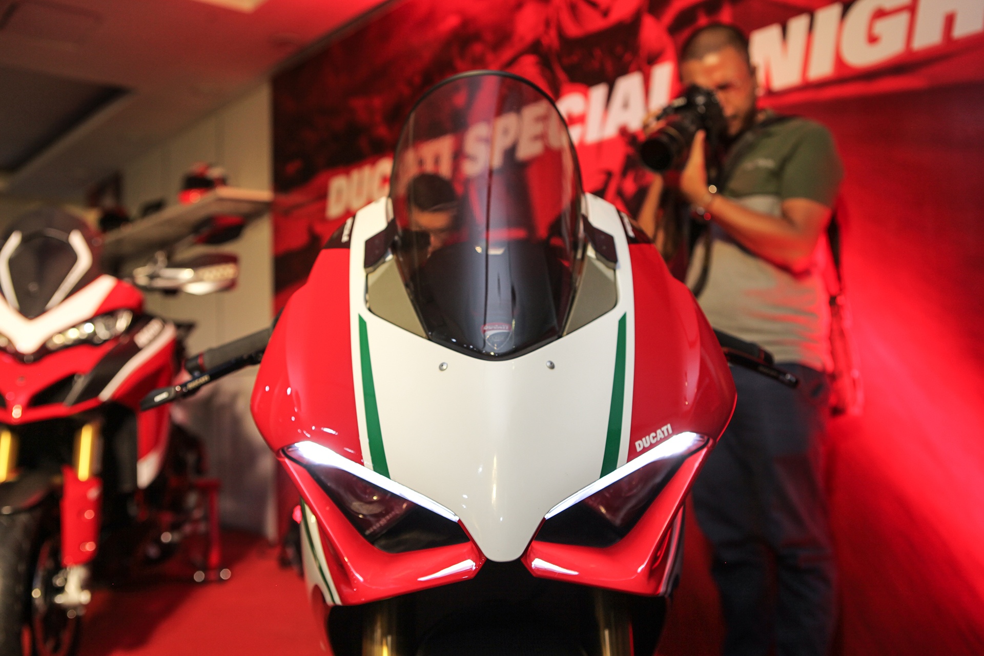 Ducati Panigale V4 Speciale anh 8