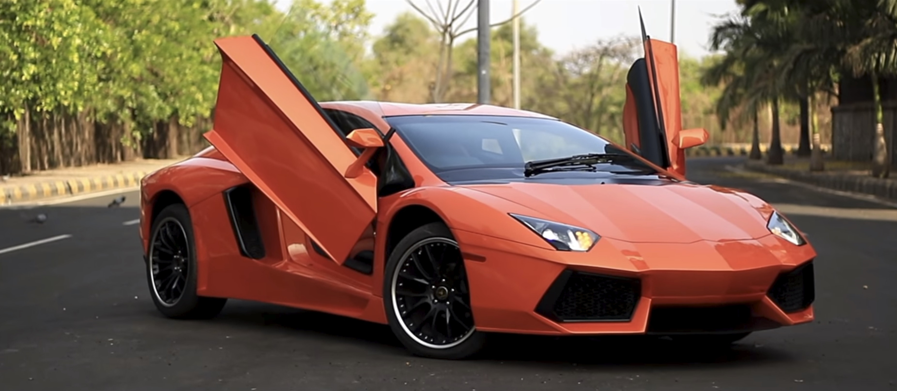Lamborghini Aventador duoc che tu Honda Accord anh 2