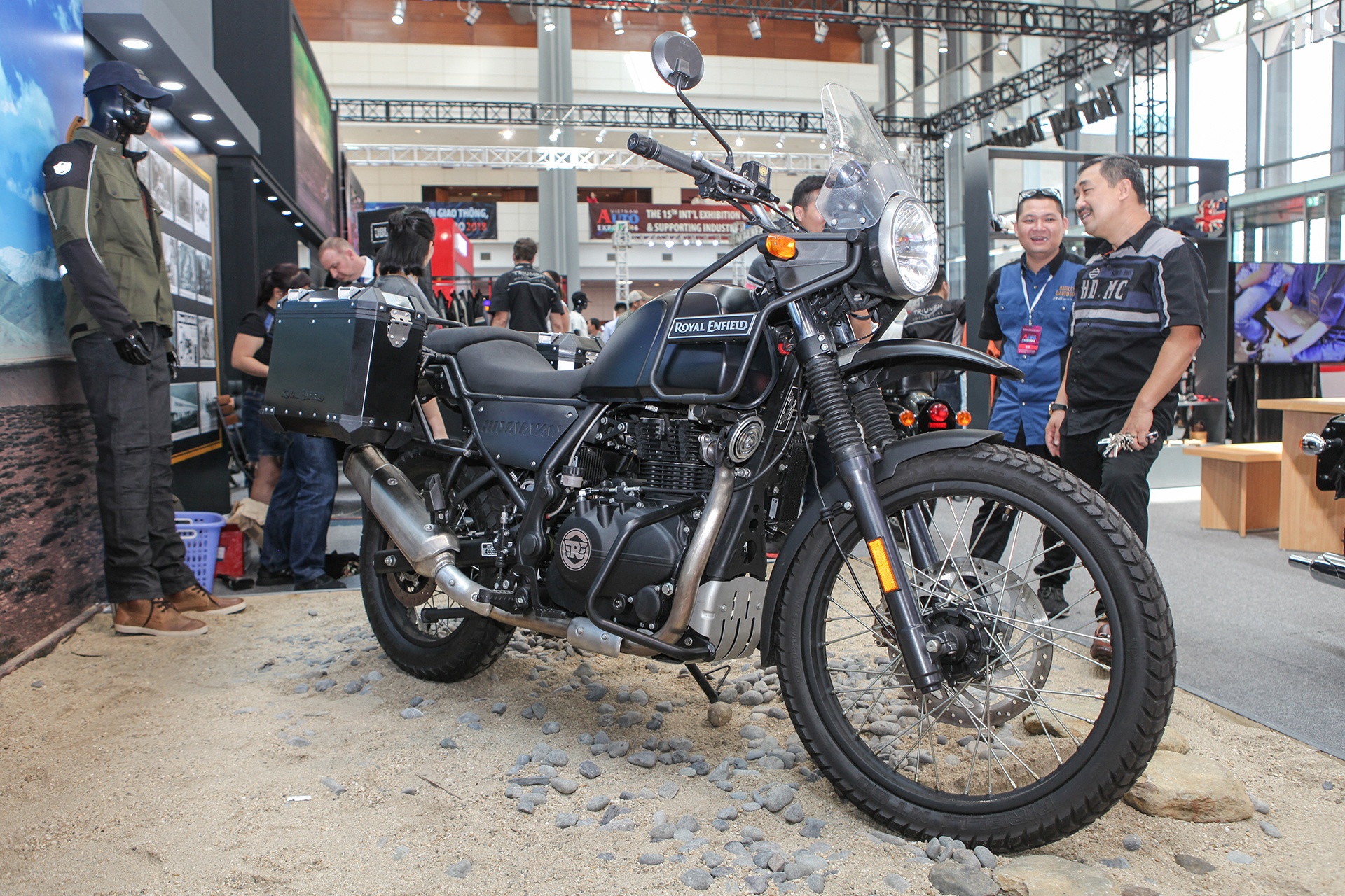 Royal Enfield Himalayan ve VN anh 2