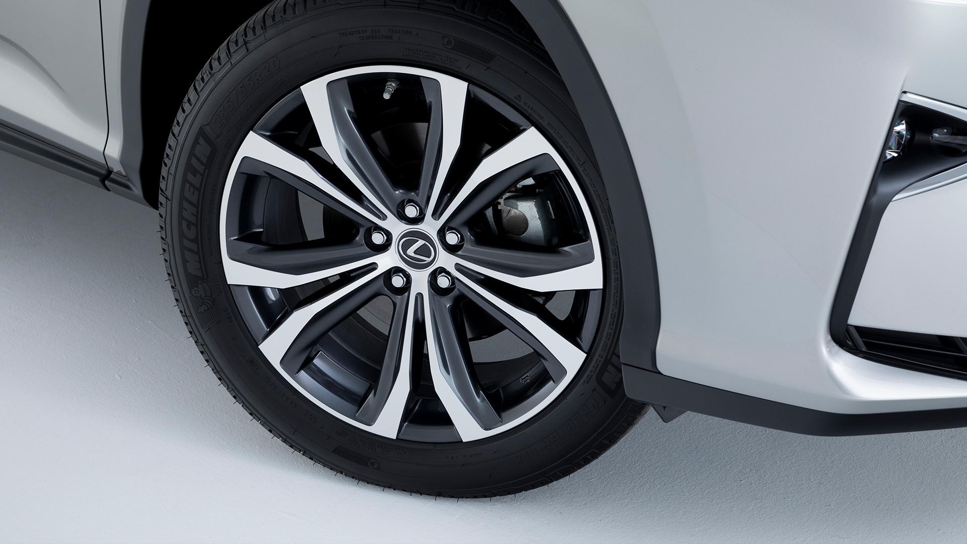 Lexus RX450hL co gia tu 68.000 USD tai Anh anh 7