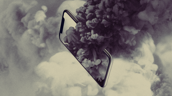 Mua smartphone, ban dang tiep tay huy diet trai dat hinh anh