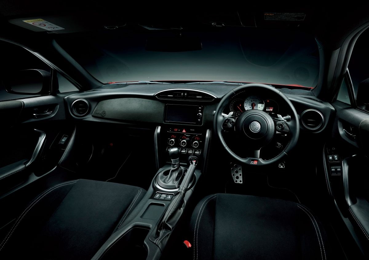 Toyota 86 GR Sport ra mat voi dien mao the thao anh 5
