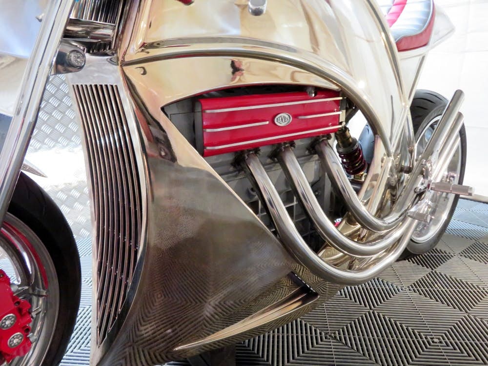 Moto hang thua den tu Anh co gia 135.000 USD anh 3