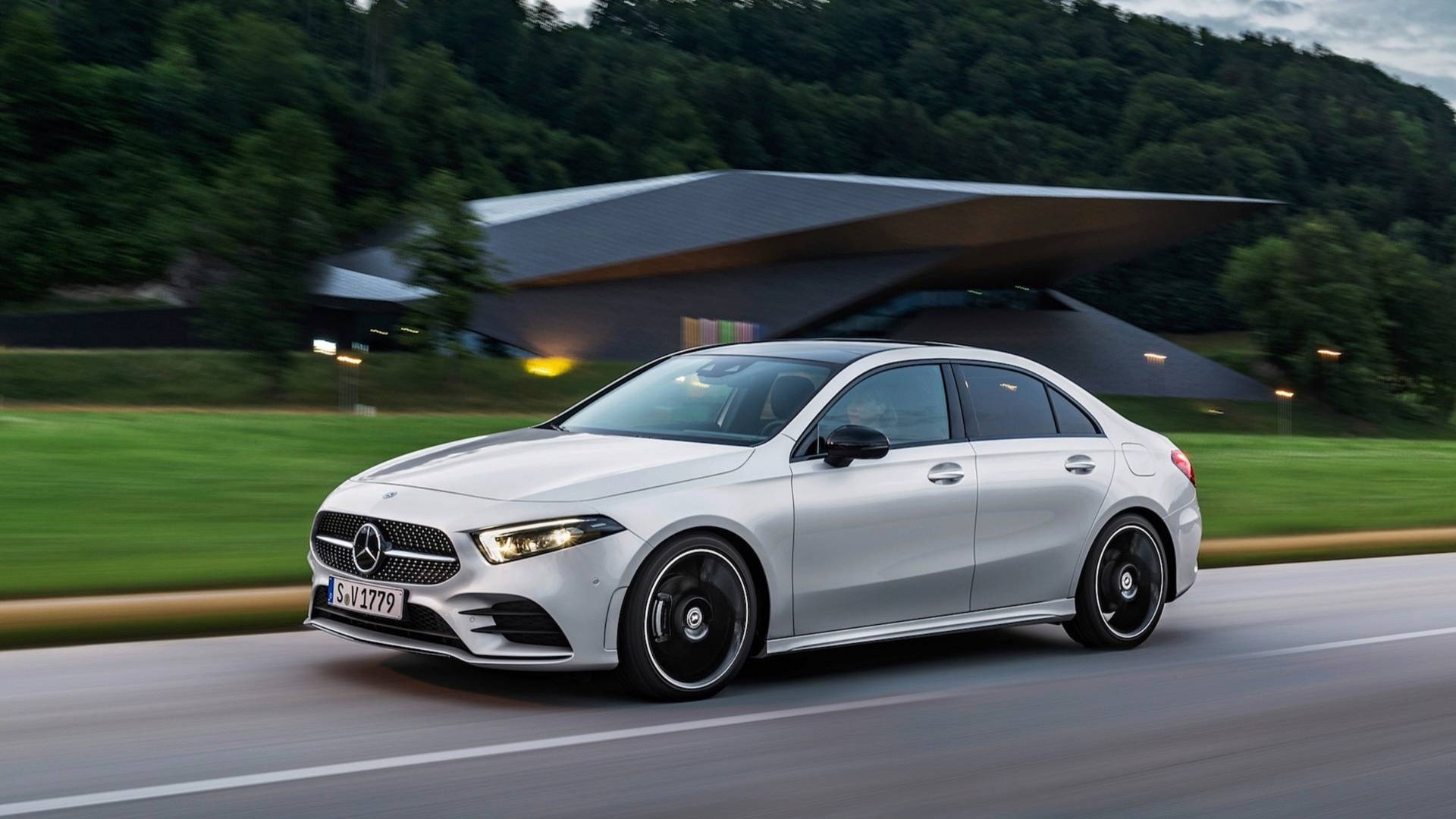 Hình ảnh Mercedes-Benz A-Class sedan 2019 ảnh 4 Hinh anh Mercedes-Benz A-Class sedan 2019 anh 4