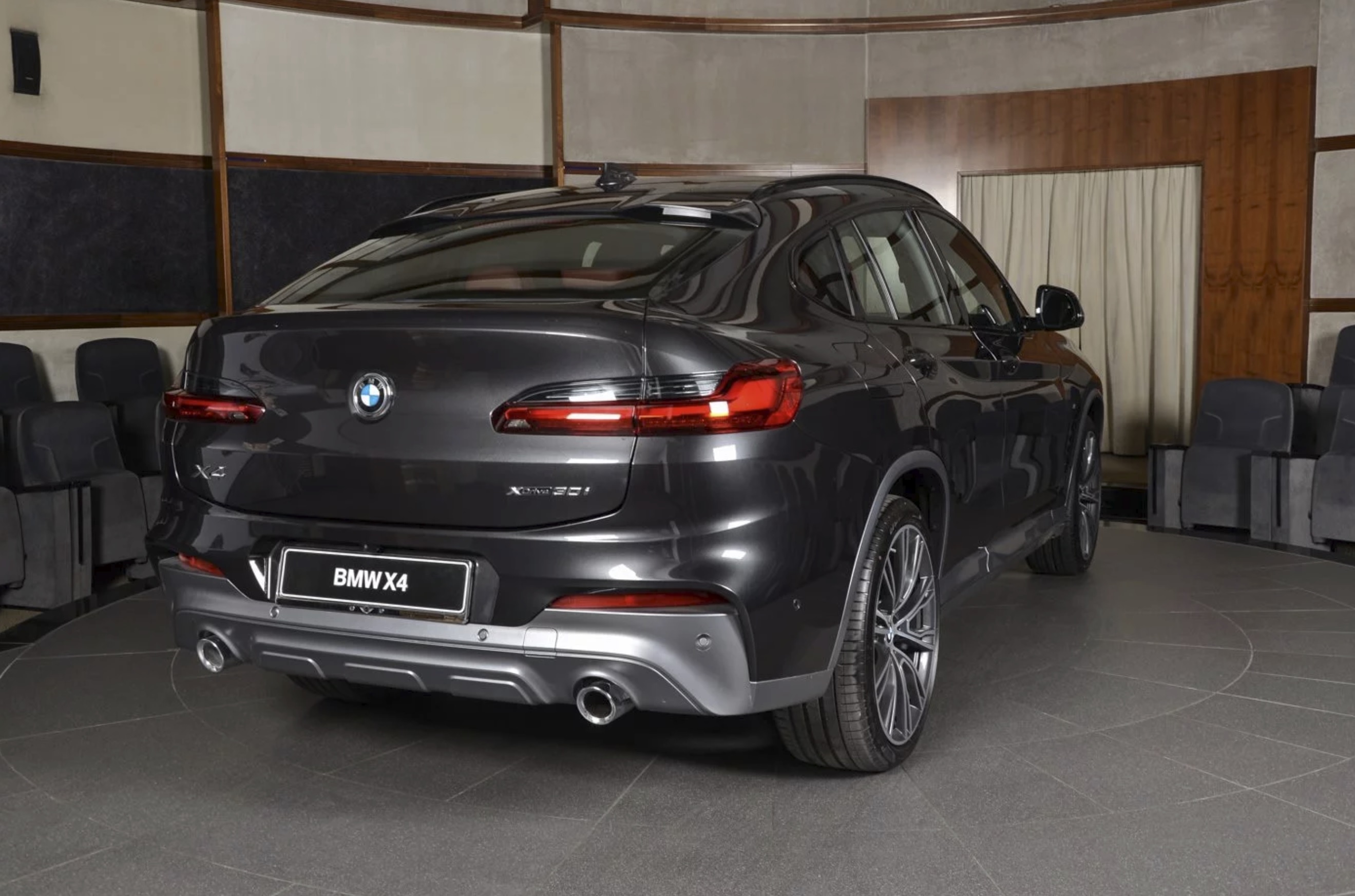 Can canh BMW X4 2019 dau tien den showroom anh 3