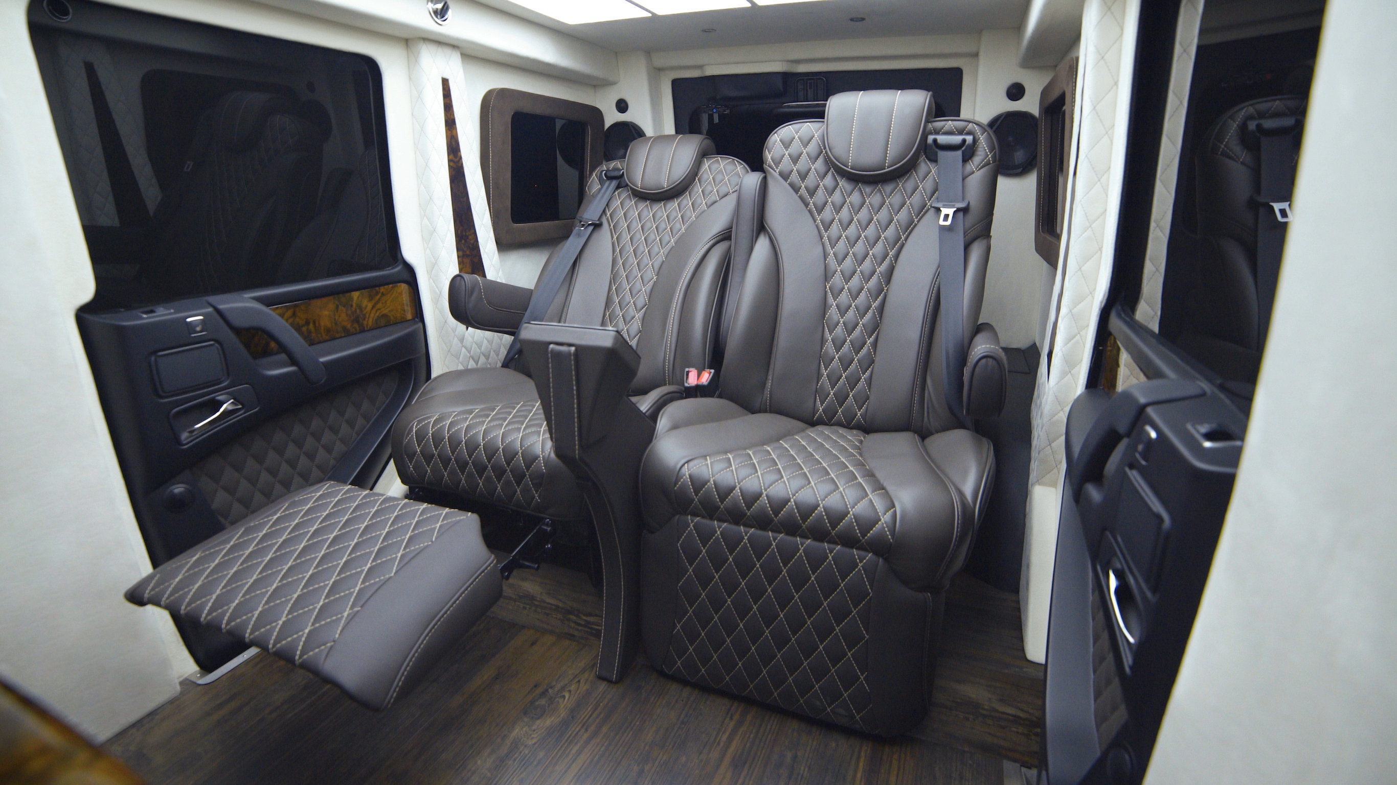 Sieu SUV Mercedes-Benz G63 AMG gia trieu USD anh 6