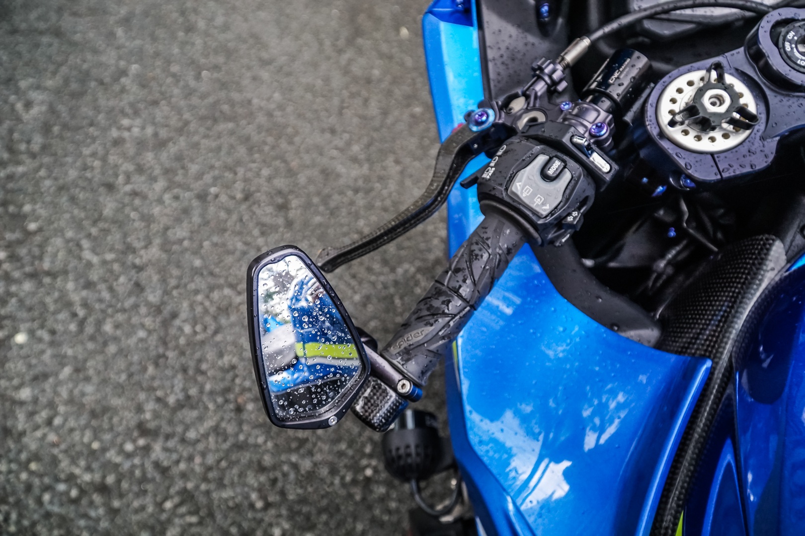 Suzuki GSX-R1000 voi goi do xe dua hon 500 trieu anh 6