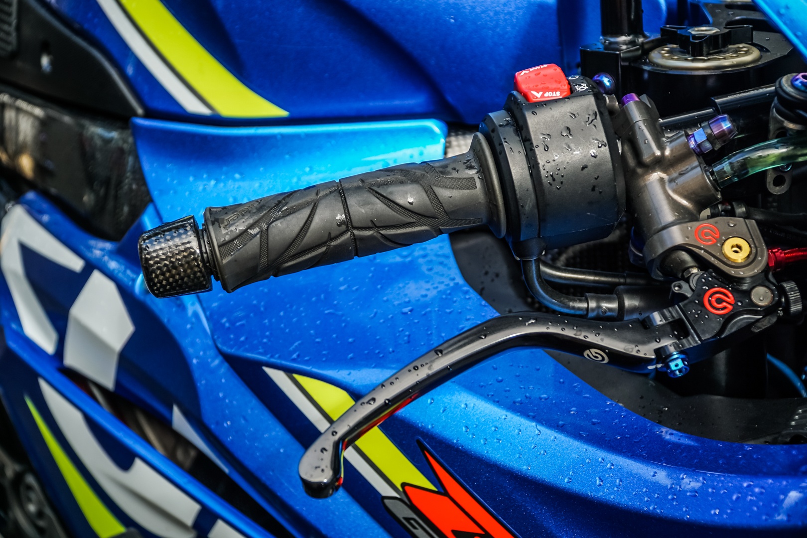 Suzuki GSX-R1000 voi goi do xe dua hon 500 trieu anh 7