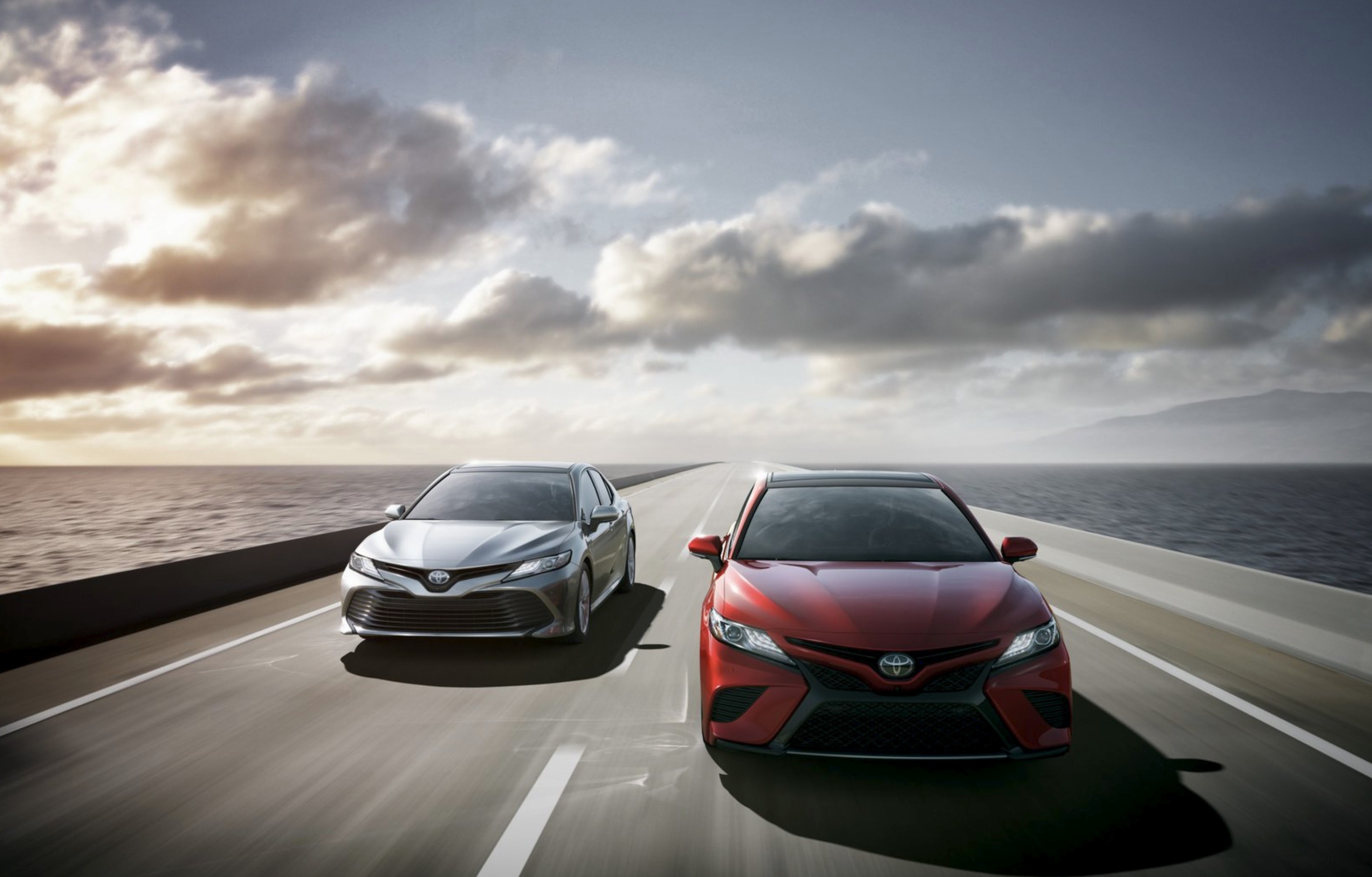 Toyota Camry 2019 co 5 phien ban, gia tu 24.700 USD hinh anh