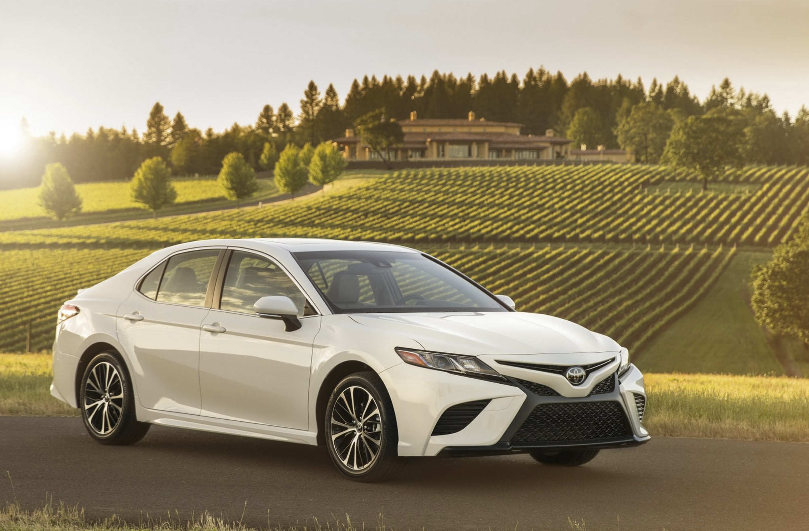 Toyota Camry 2019 co gia tai My anh 7