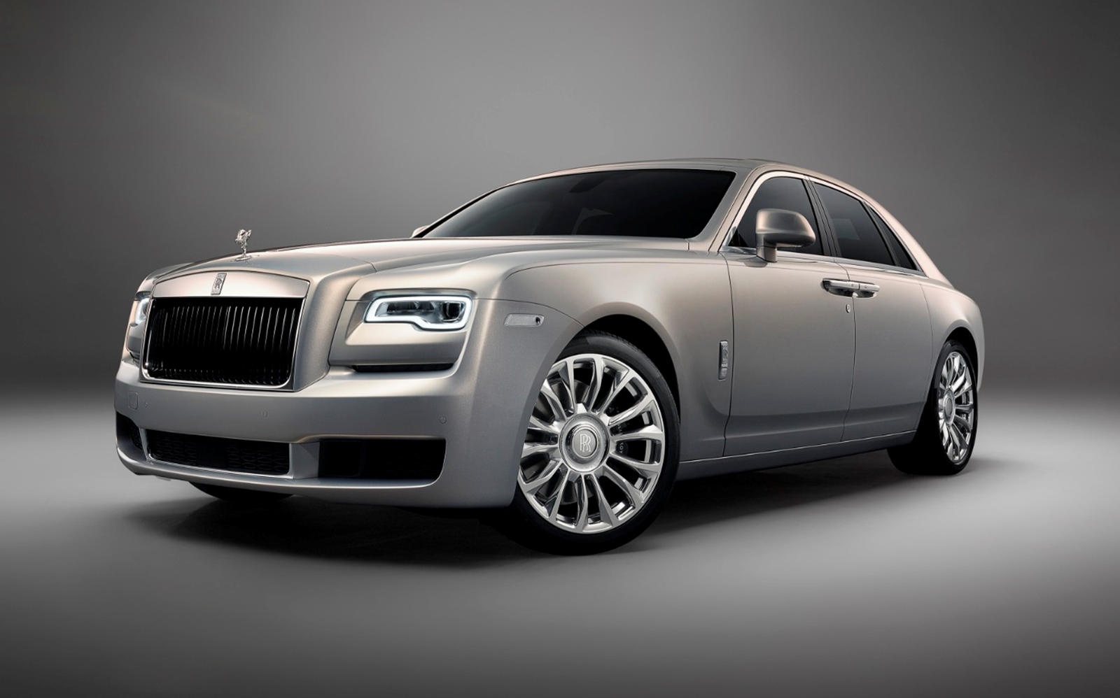 Rolls-Royce Ghost ban ky niem ra mat, chi 35 chiec tren the gioi hinh anh