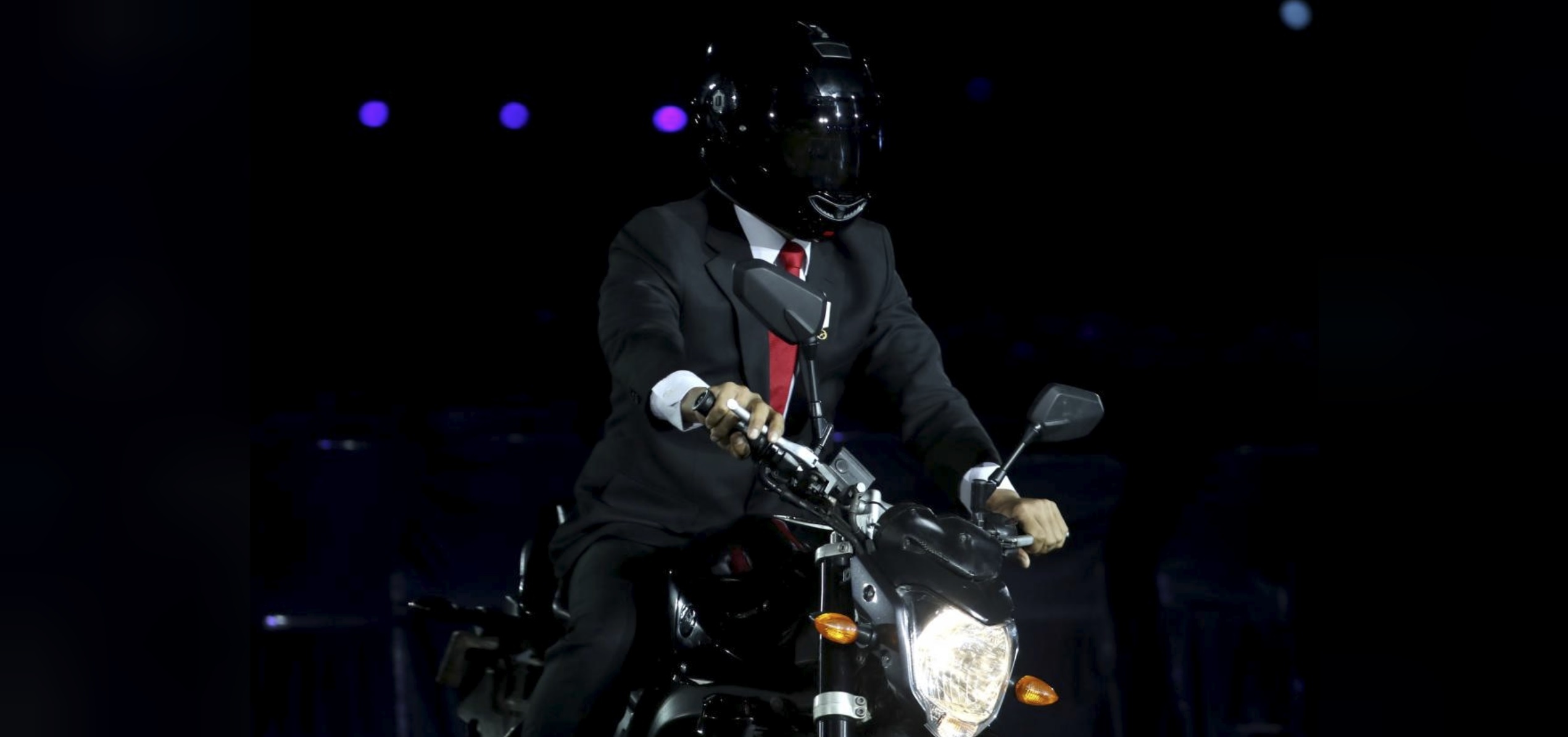 Tong thong Indonesia chay mau moto gi trong le khai mac ASIAD? hinh anh