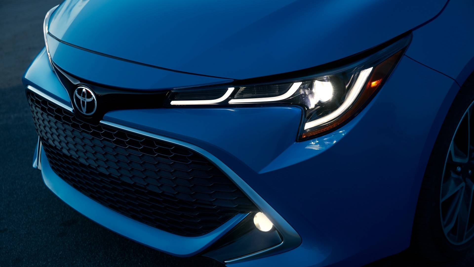 Toyota Corolla moi,  bo ten Auris tai chau Au anh 5