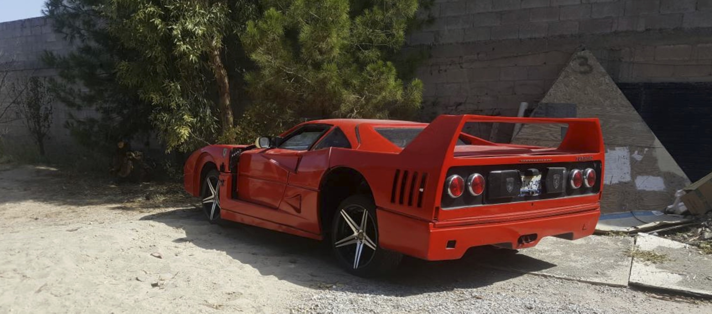 'Huyen thoai' Ferrari F40 hang nhai gia 5.800 USD anh 2