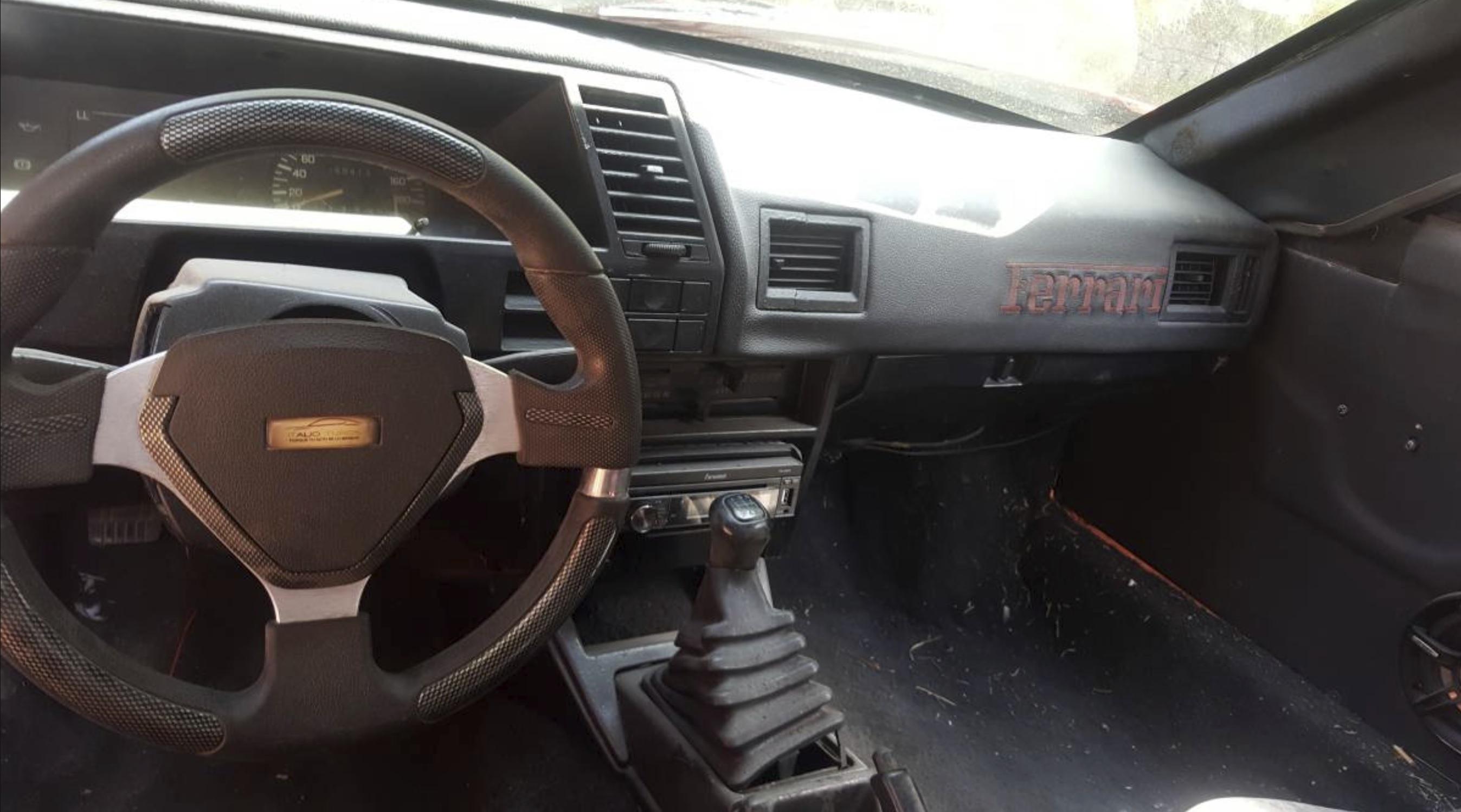 'Huyen thoai' Ferrari F40 hang nhai gia 5.800 USD anh 4