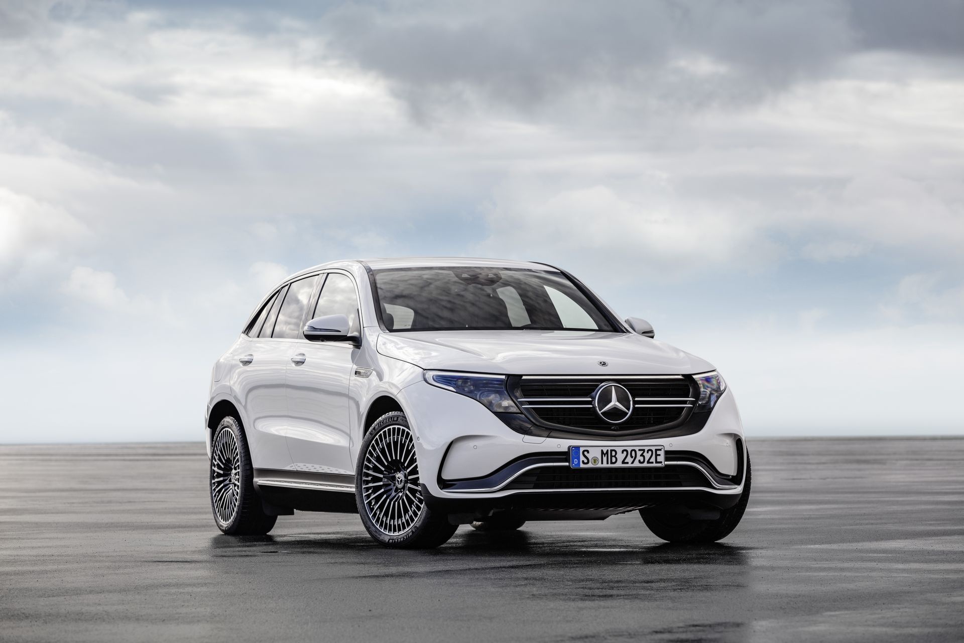 Mercedes-Benz EQC ra mat anh 4