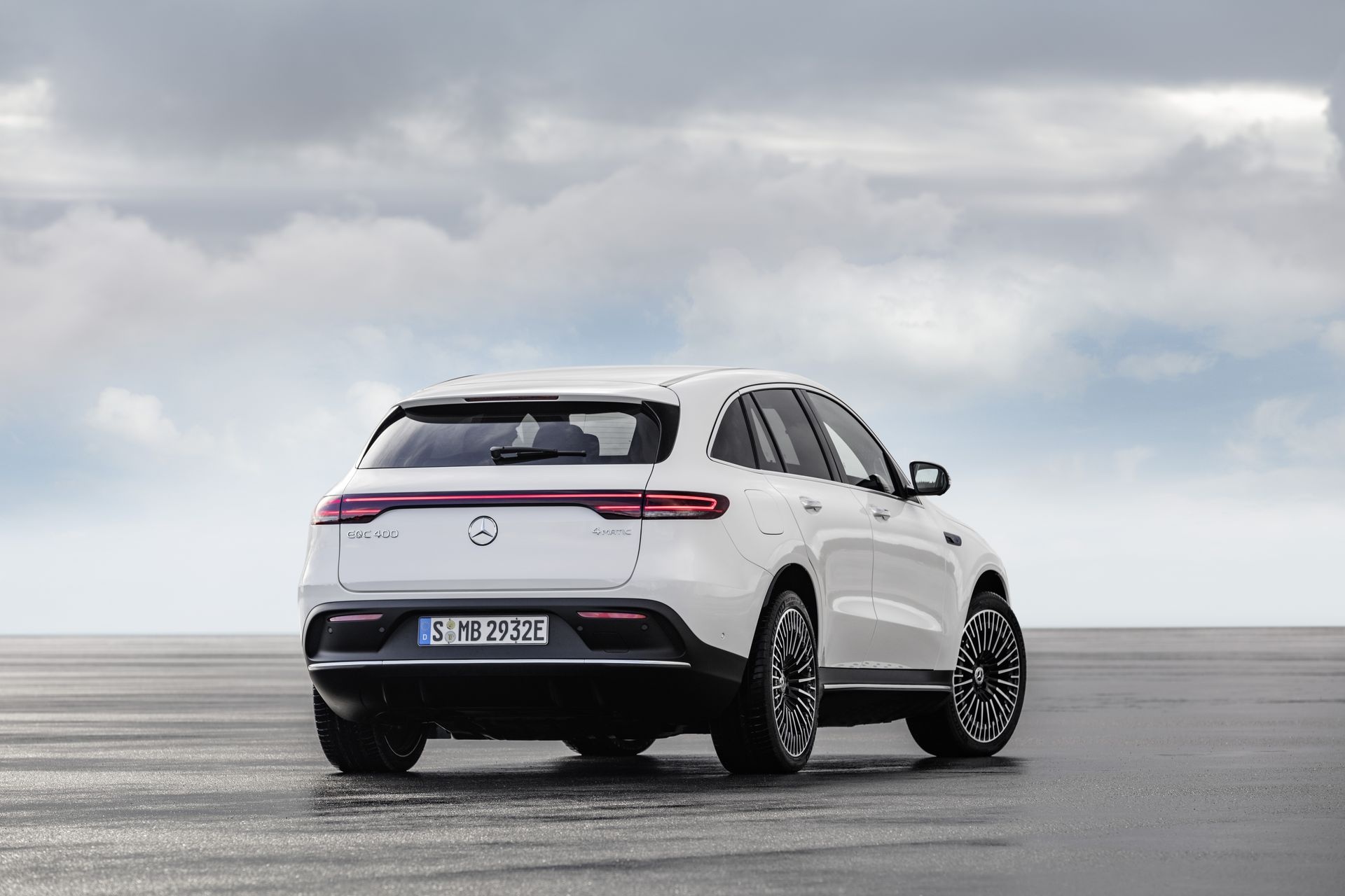 Mercedes-Benz EQC ra mat anh 9