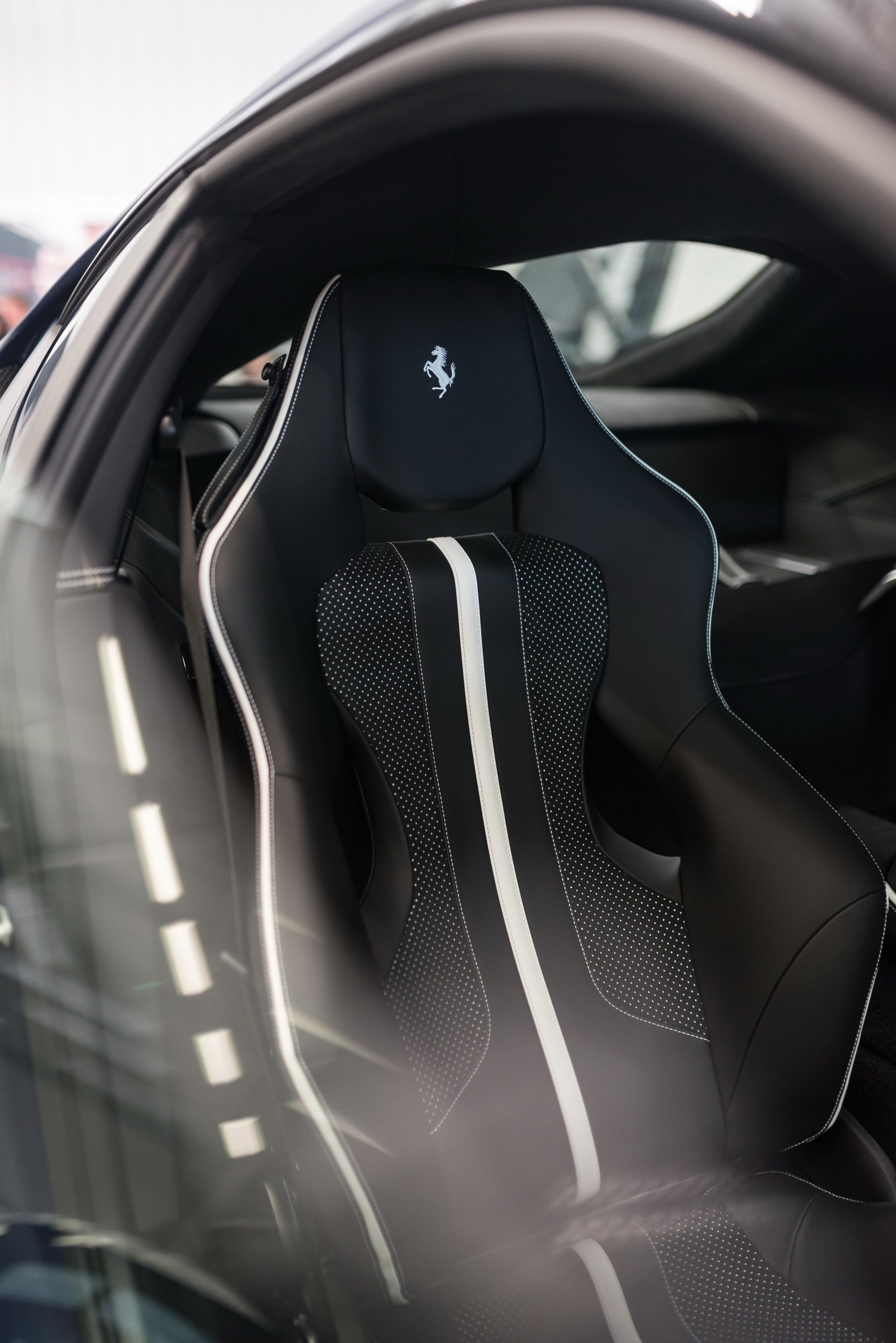 Ferrari doc dao,  sieu ngua Ferrari 812 Superfast anh 6