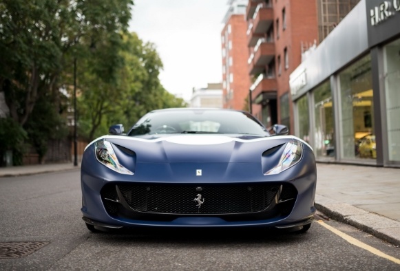 Sieu ngua Ferrari 812 Superfast lay cam hung tu sieu xe 250 SWB hinh anh