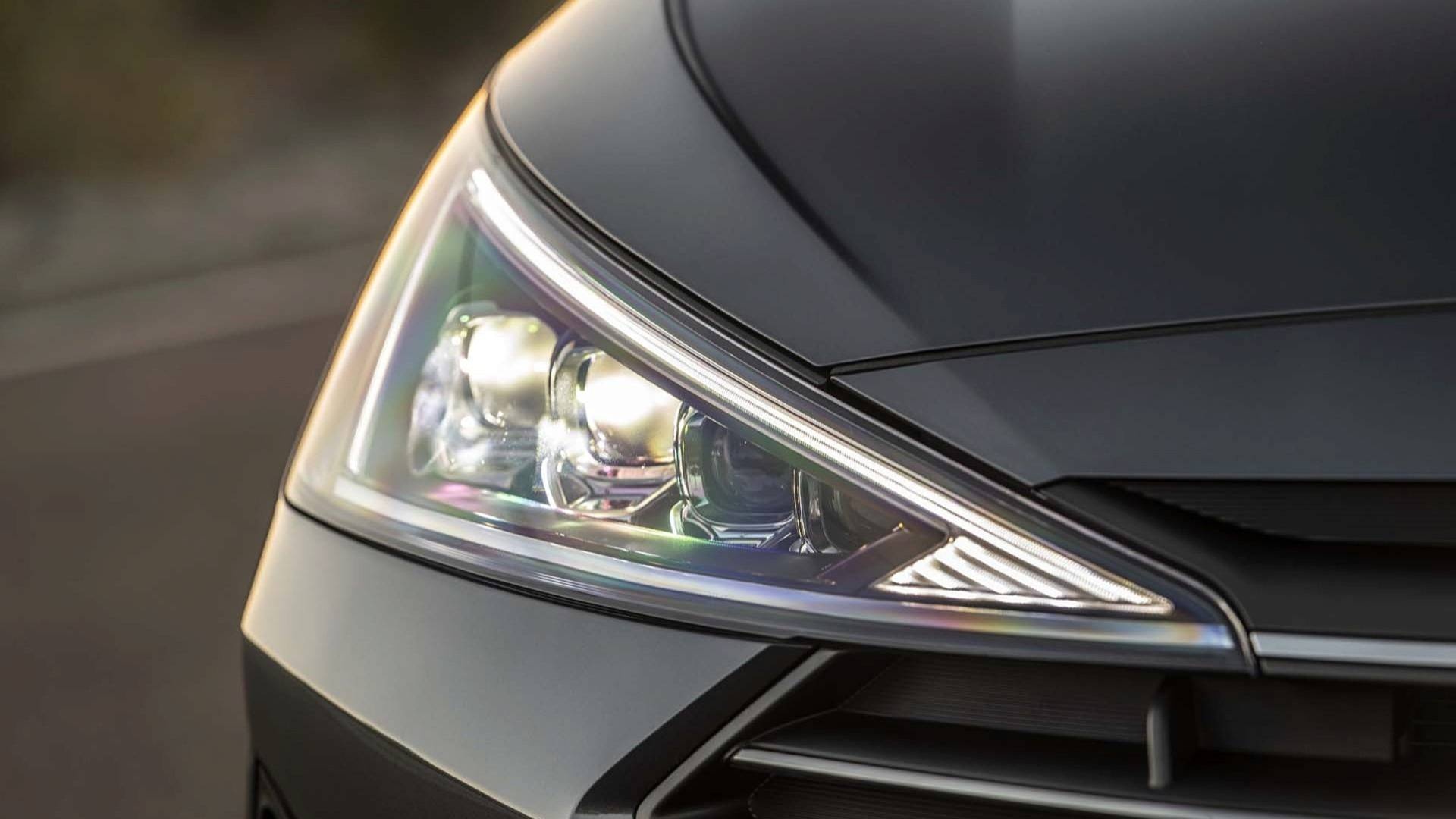 Hyundai Elantra 2019 gia 18.000 USD anh 2