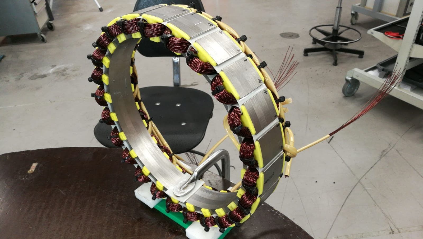 Moto dien co van toc toi da 160 km/h anh 4