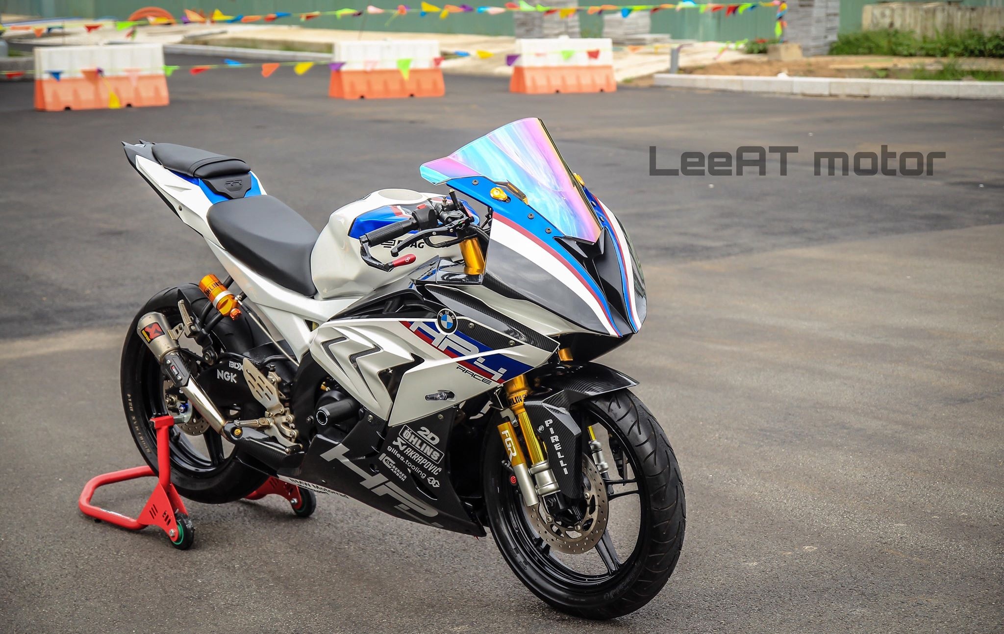 Yamaha R15 hoa ''ca map chua'' BMW HP4 Race anh 1