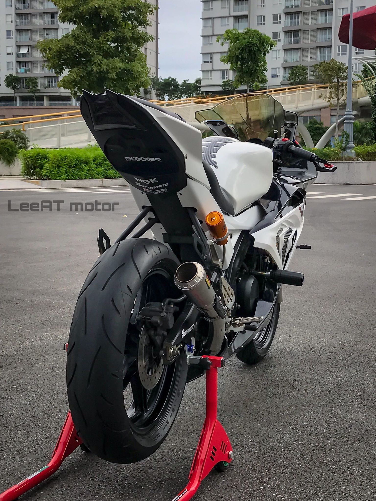 Yamaha R15 hoa ''ca map chua'' BMW HP4 Race anh 7