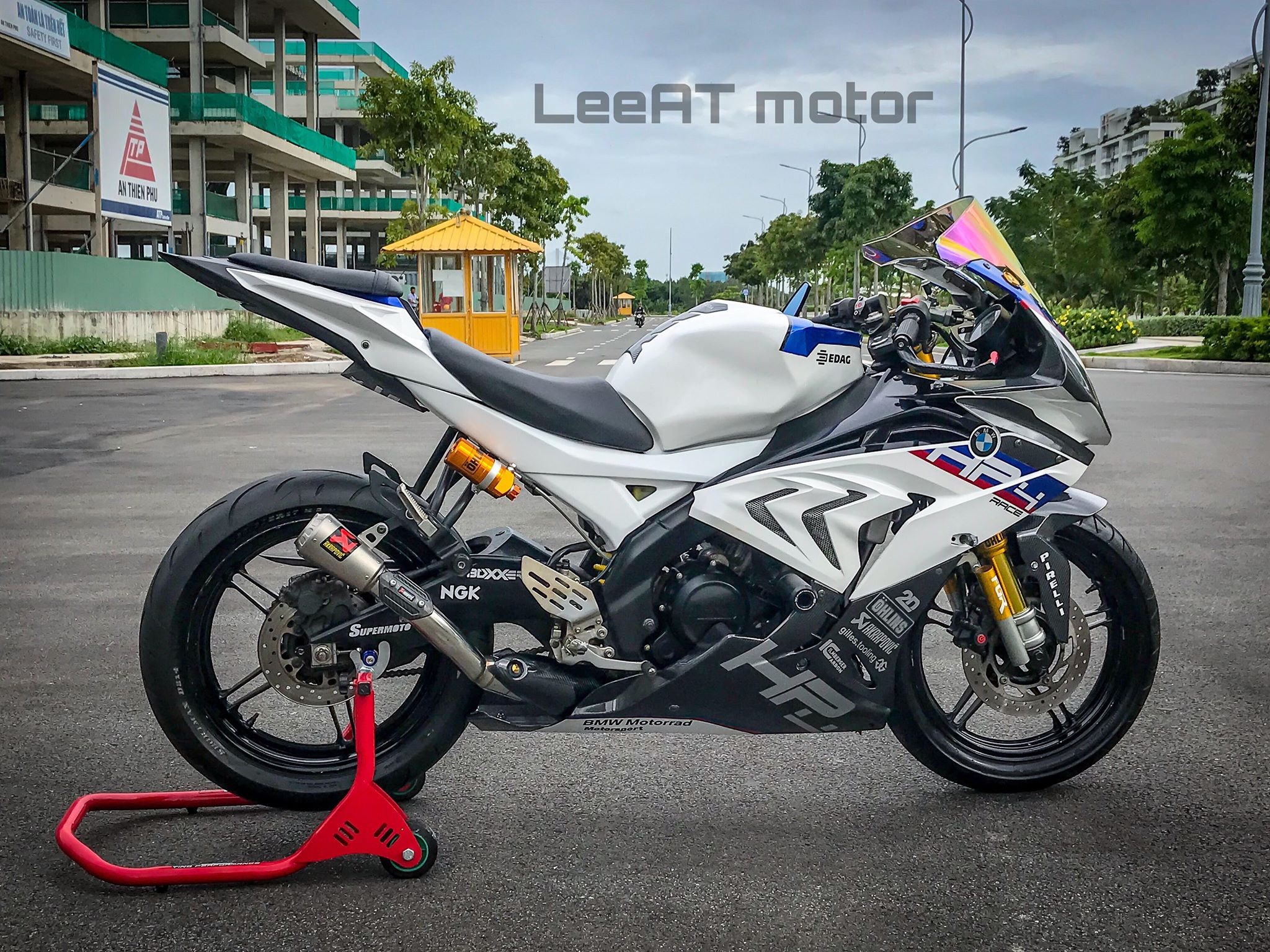 Yamaha R15 hoa ''ca map chua'' BMW HP4 Race anh 2