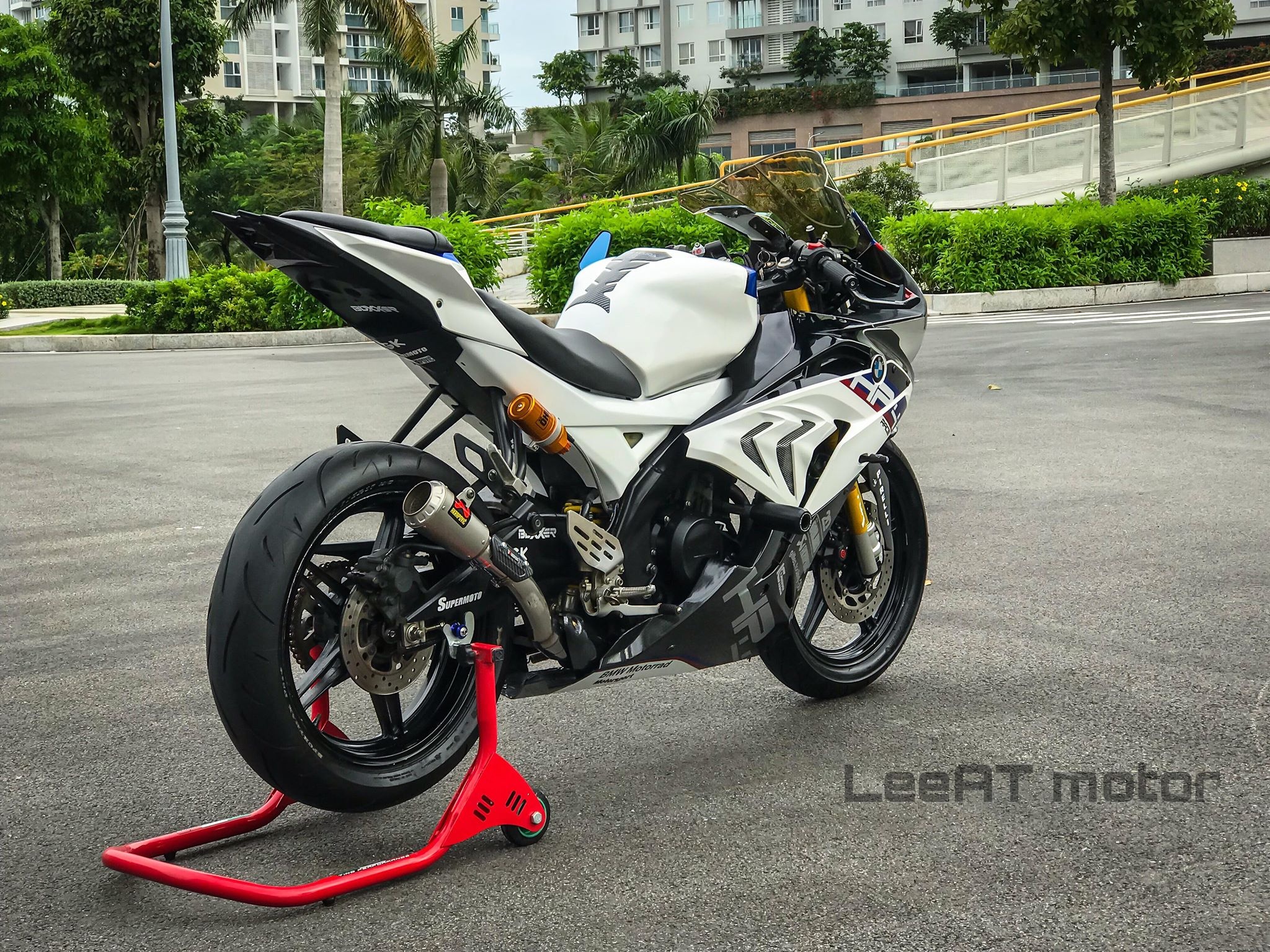 Yamaha R15 hoa ''ca map chua'' BMW HP4 Race anh 3