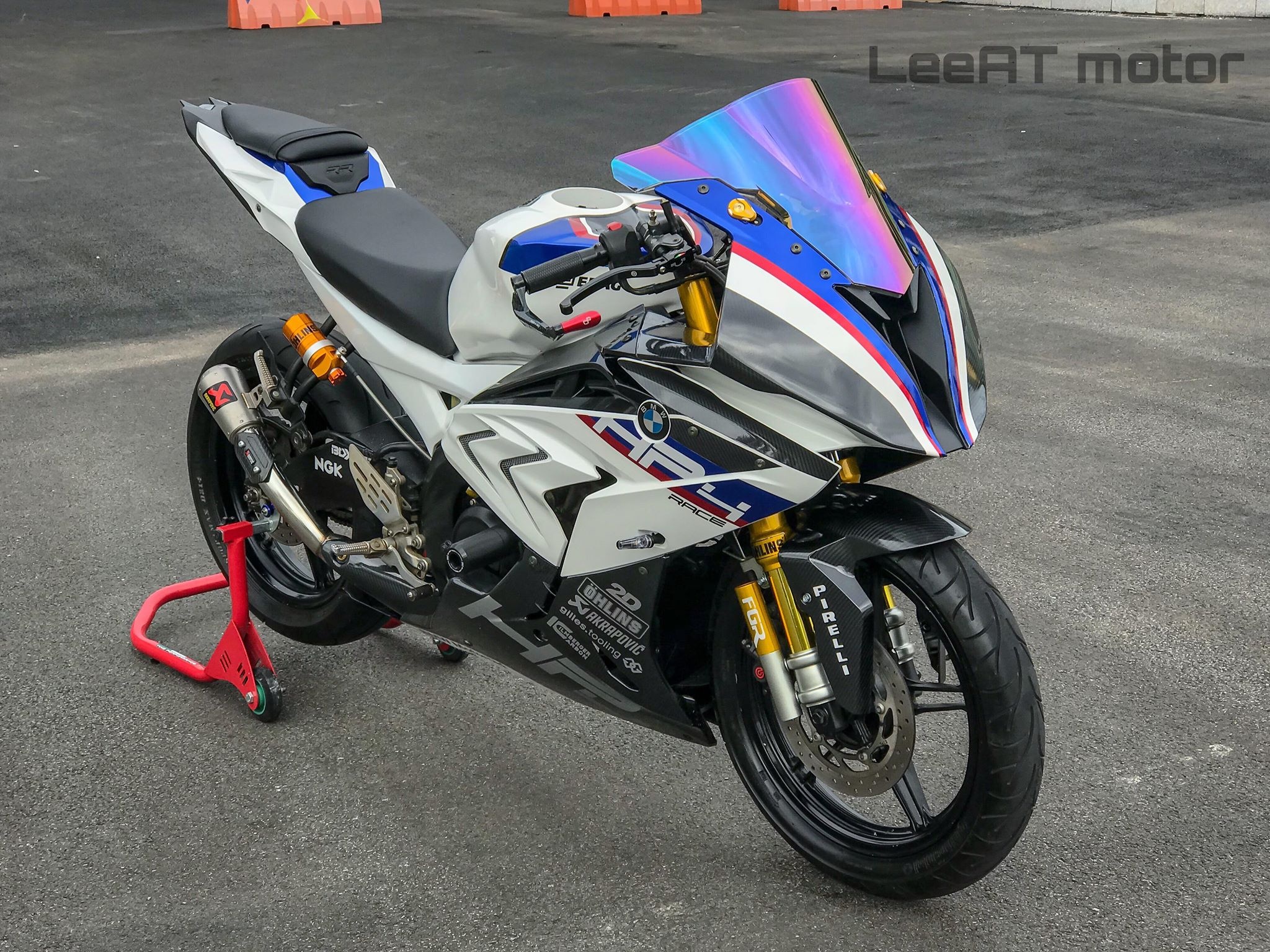 Yamaha R15 hoa 'ca map chua' BMW HP4 Race boi tho Viet hinh anh