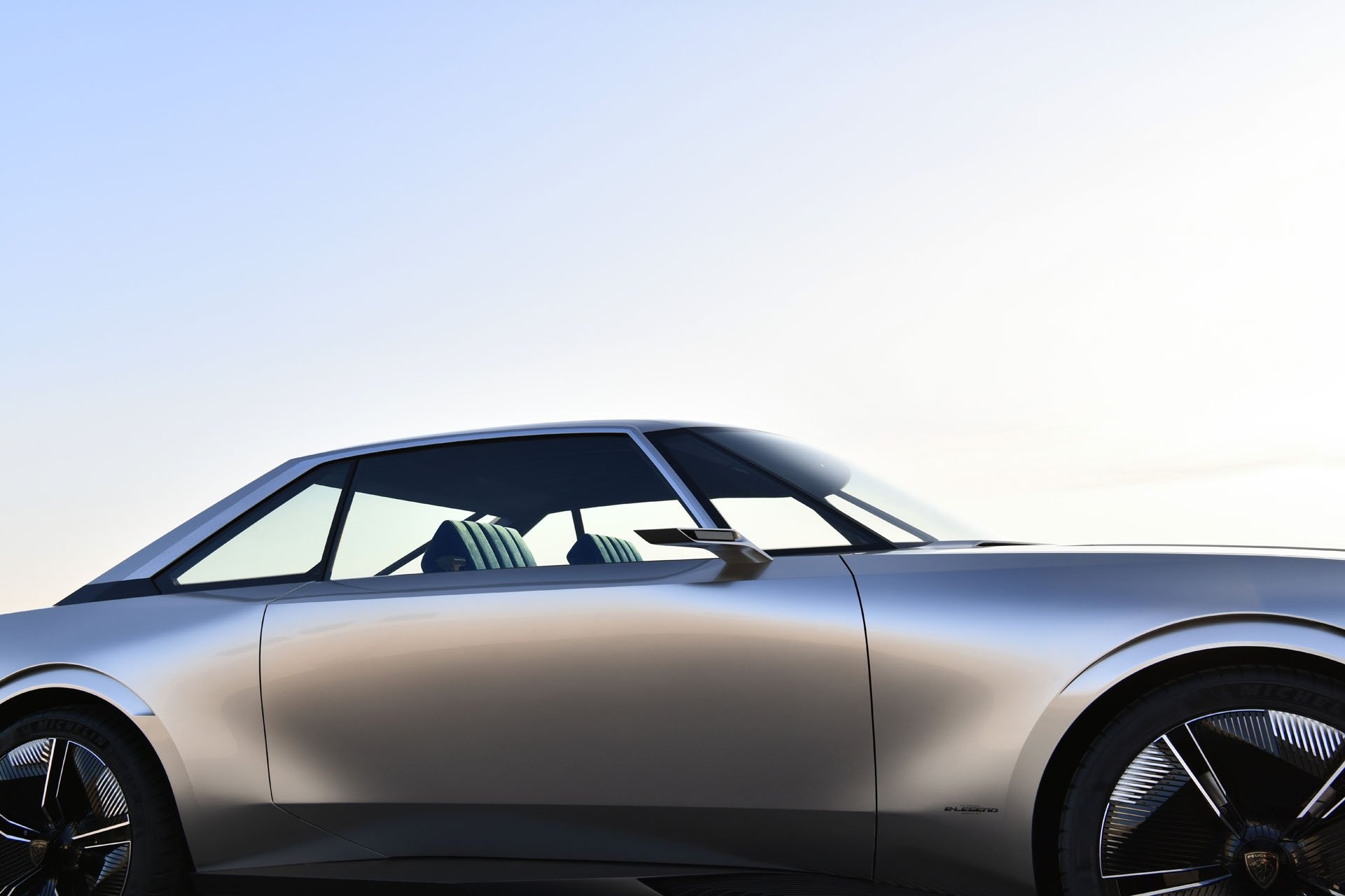 Peugeot e-Legend Concept he lo anh 4