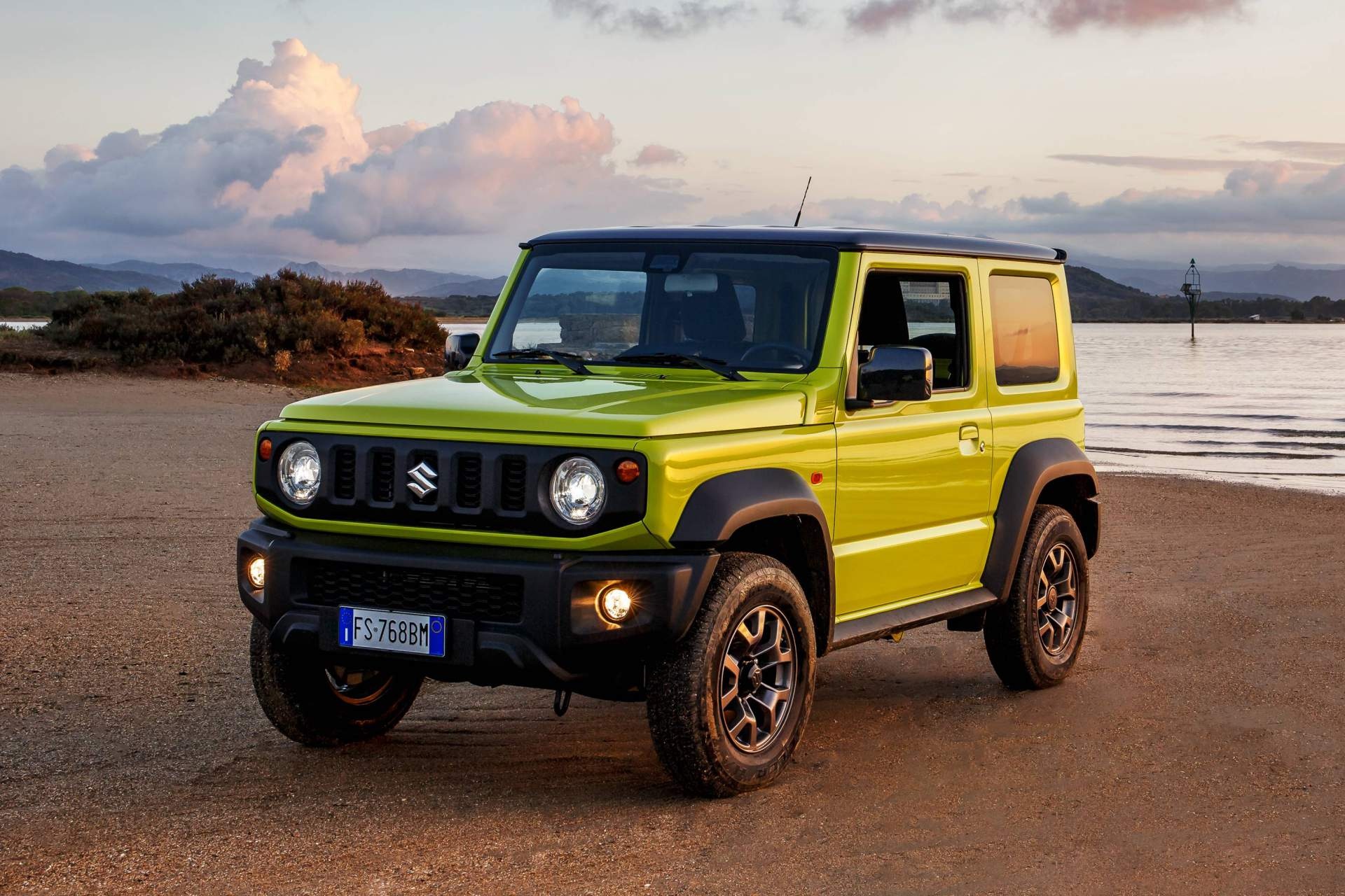 Xe off-road co nho Suzuki Jimny 2019 chot gia tu 21.000 USD hinh anh