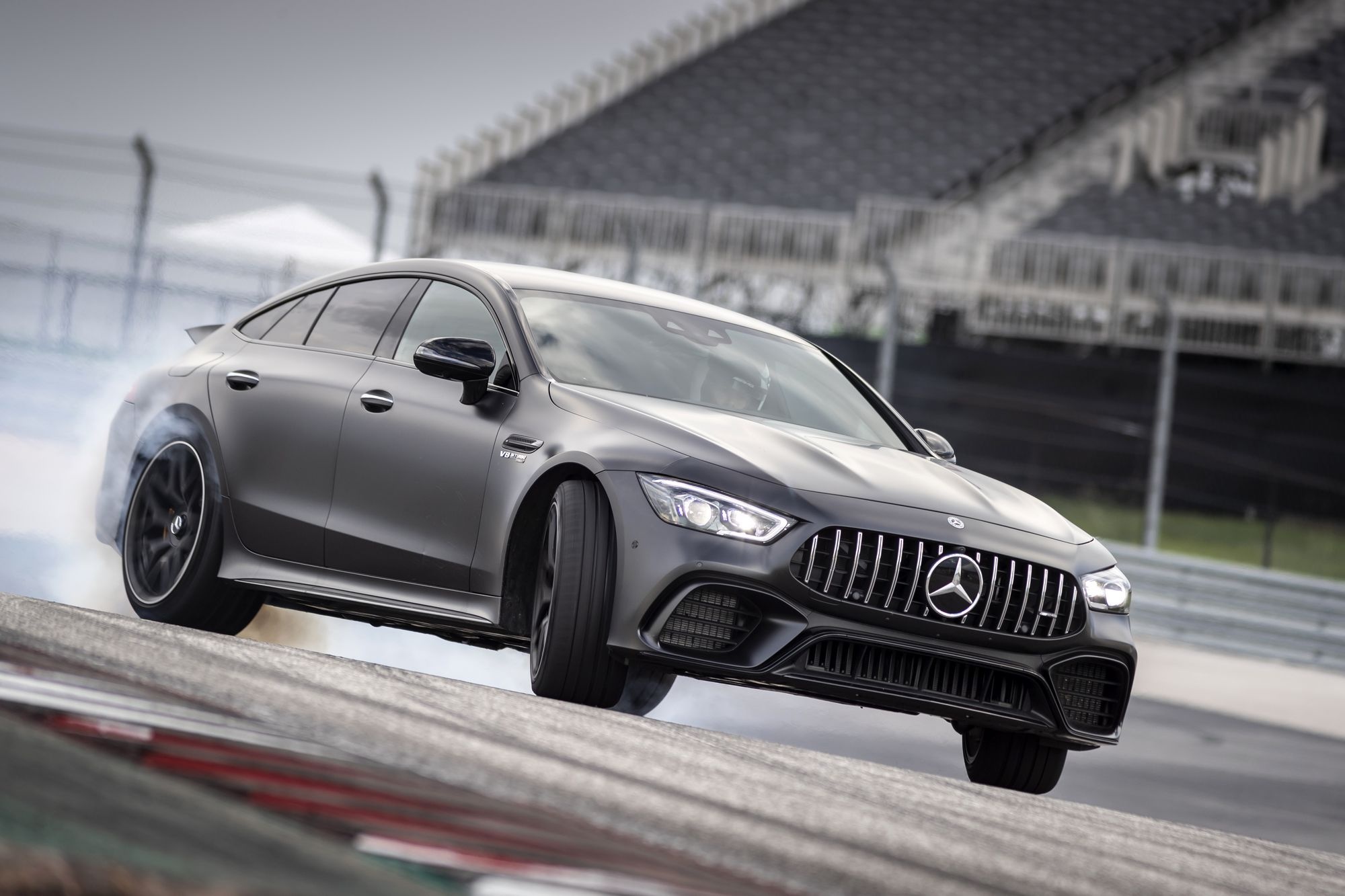 Chi tiet sieu sedan Mercedes-Benz AMG GT 2019 tai My hinh anh