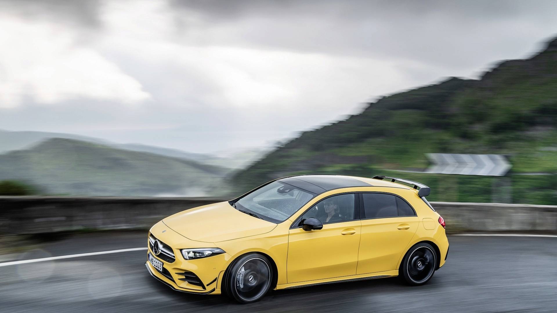 Hatchback hieu suat cao Mercedes-AMG A35 2019 anh 7