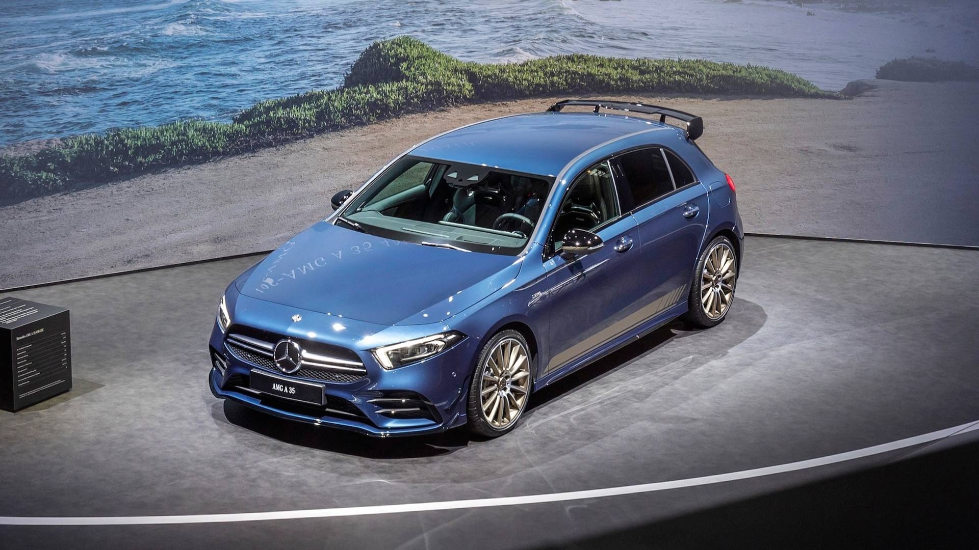 Hatchback hieu suat cao Mercedes-AMG A35 2019 anh 1