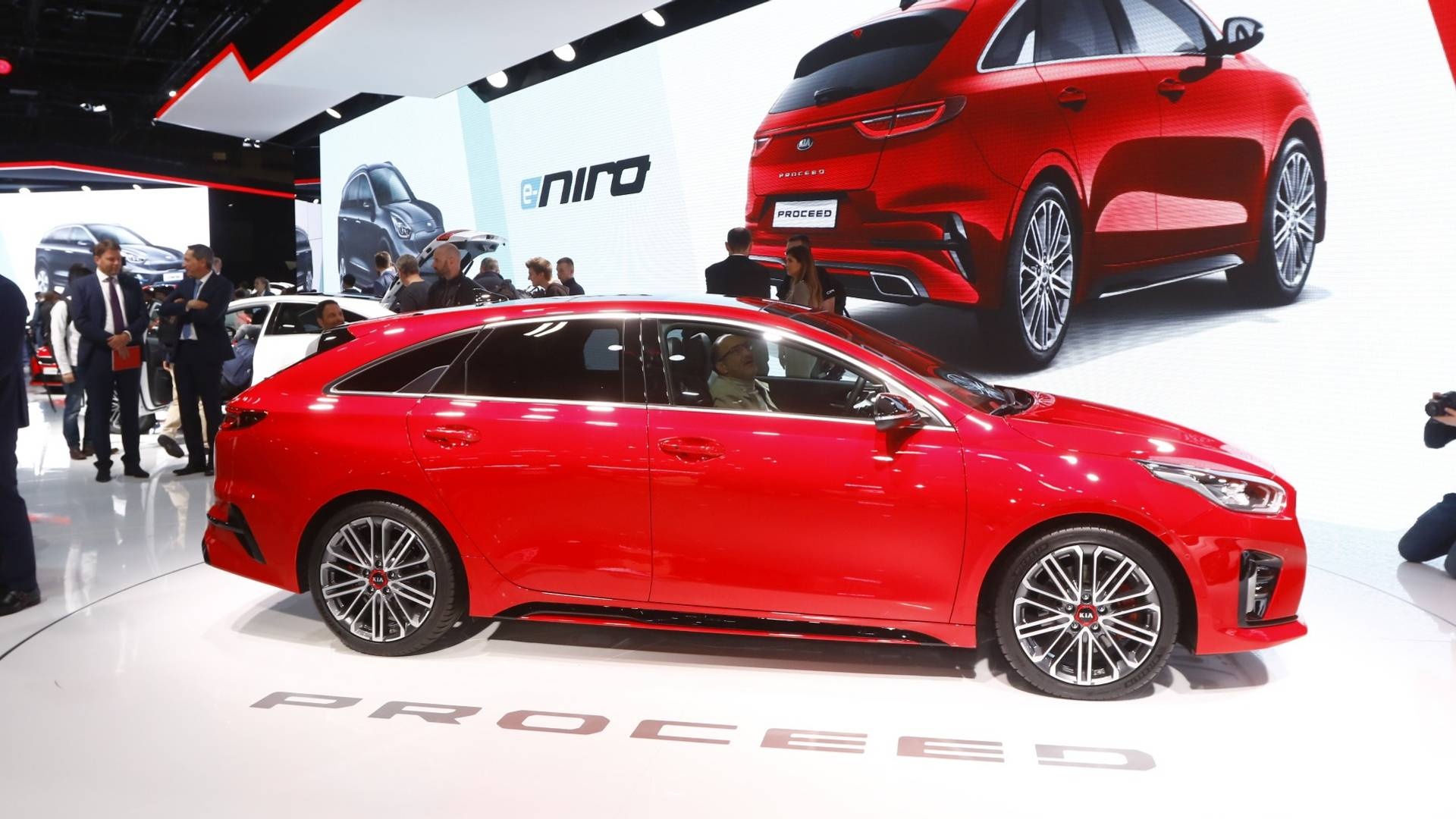 Kia ProCeed 2019 lo dien - quyen ru va thuc dung hon hinh anh