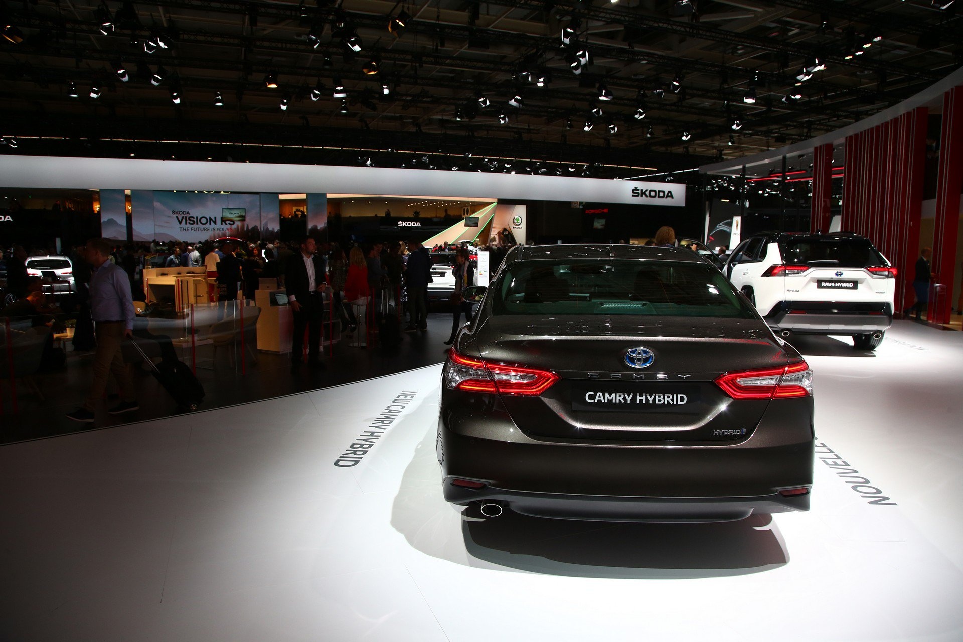 Toyota Camry hybrid ra mat tai chau Au anh 2