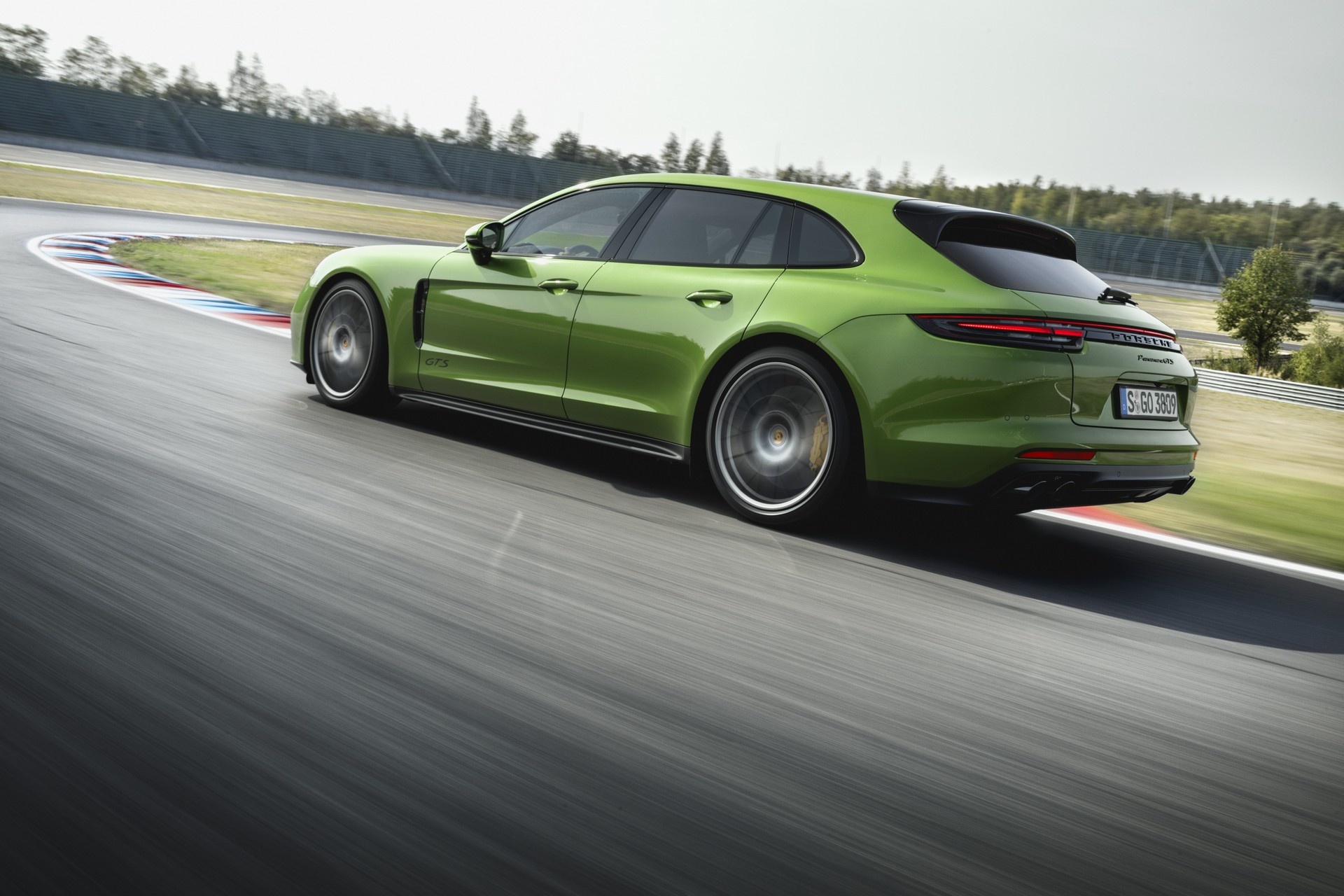 Porsche Panamera GTS 2019 manh 453 ma luc anh 9
