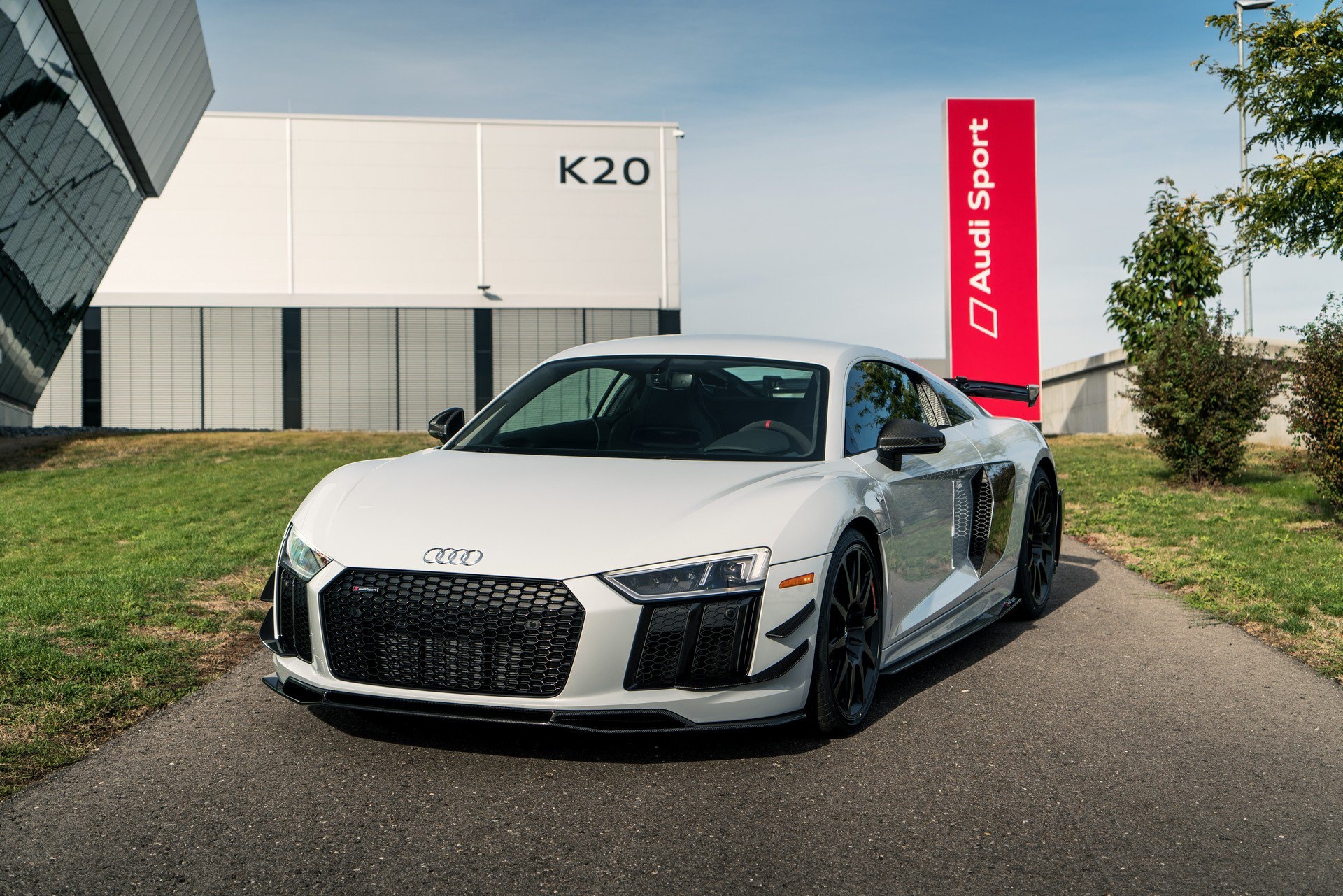 Audi R8 V10 hieu suat cao ra mat voi gioi han 10 chiec hinh anh