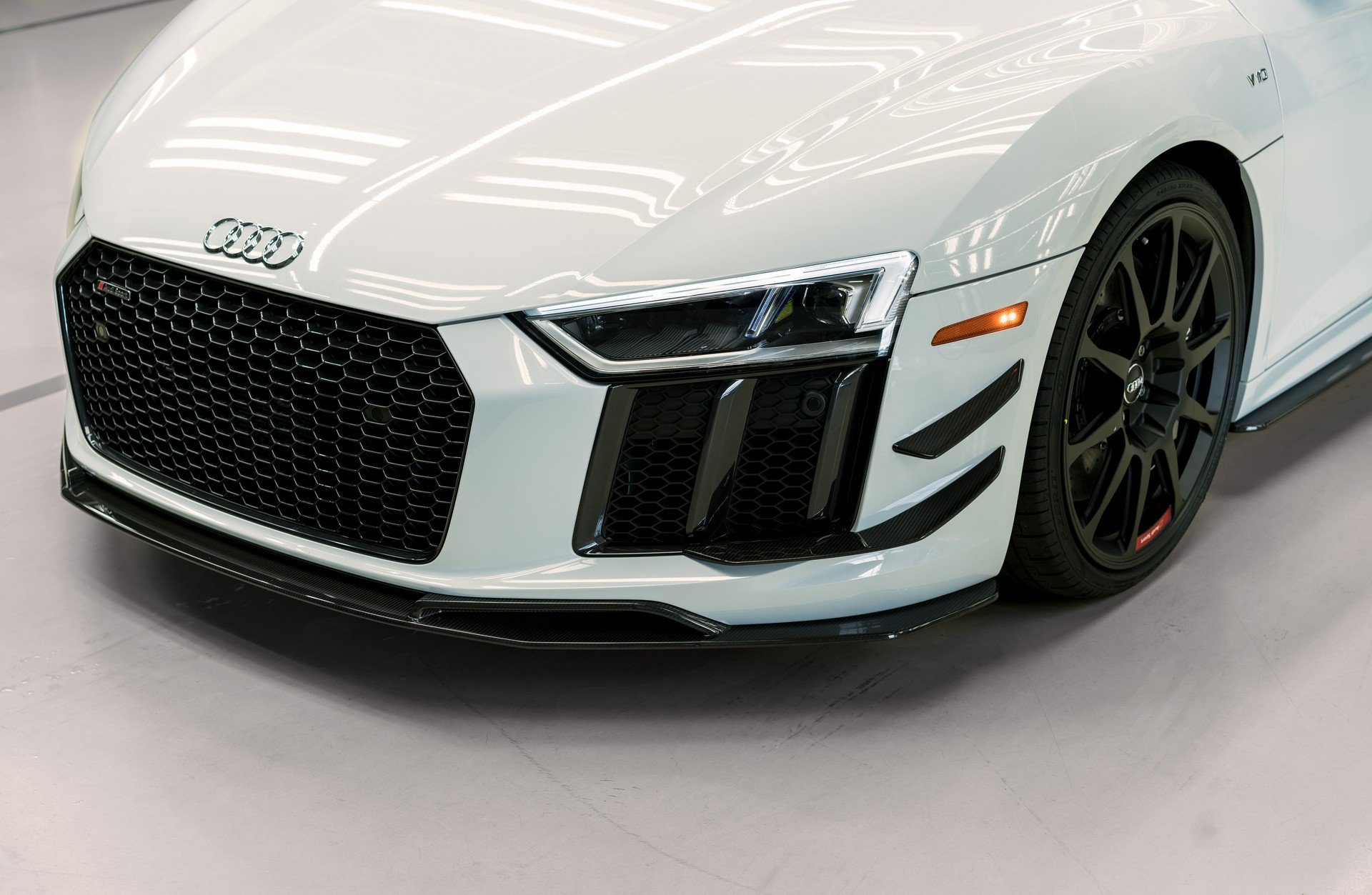 Audi R8 V10 Plus Coupe Competition 2018 ra mắt ảnh 2 Audi R8 V10 Plus Coupe Competition 2018 ra mat anh 2