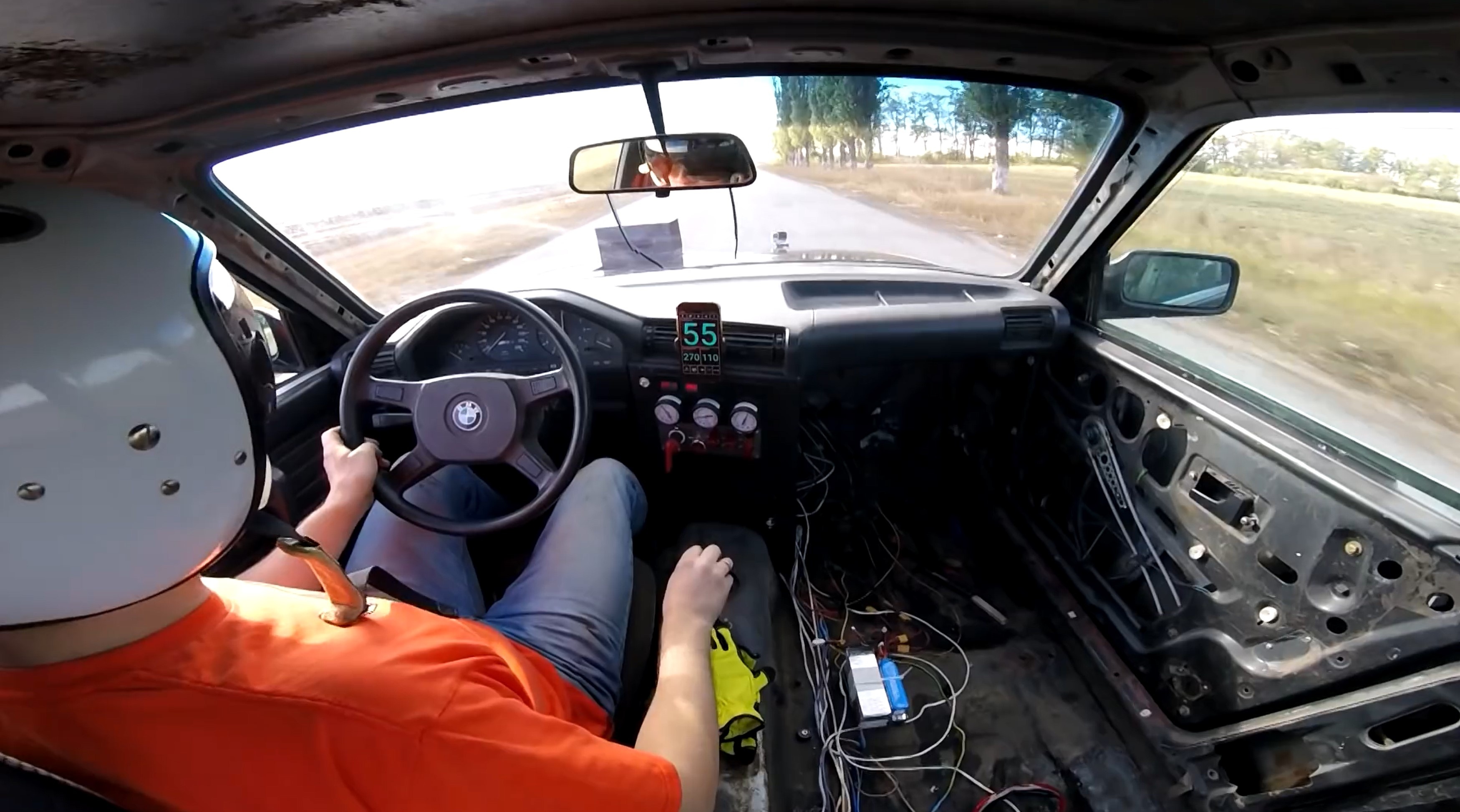 BMW E30 gan dong co may bay chien dau MiG-23 anh 6