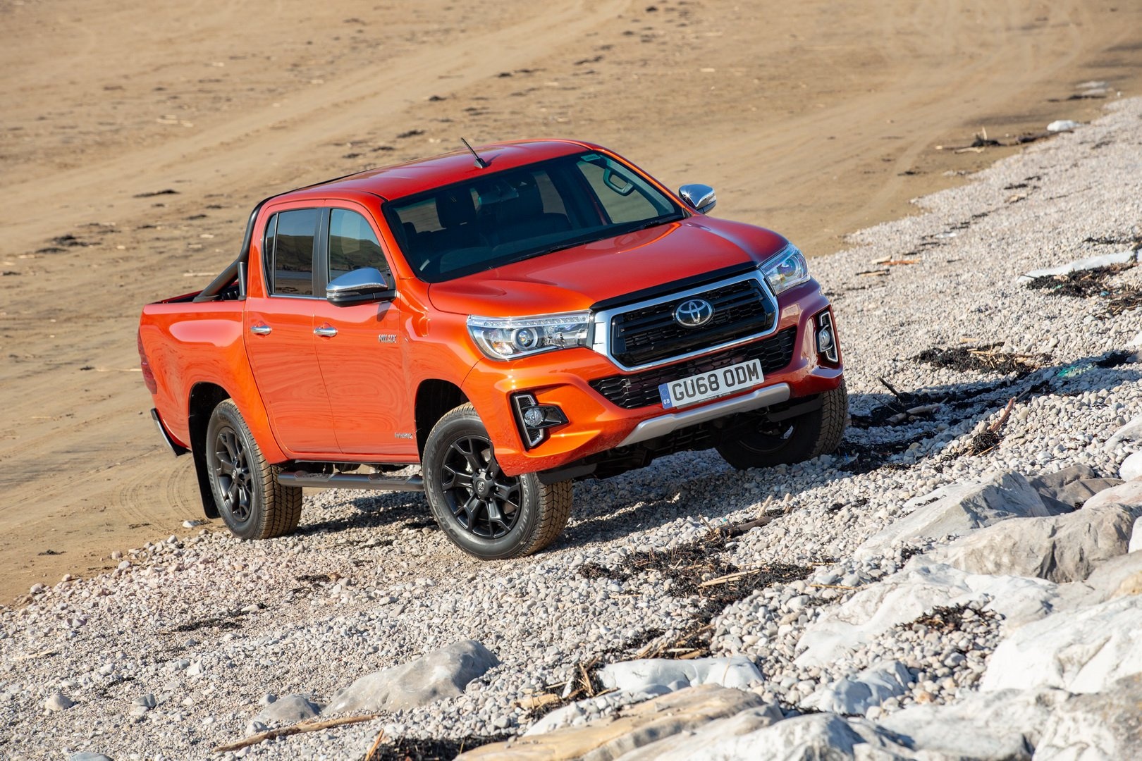 Toyota Hilux Invincible X ban dac biet gia tu 43.000 USD hinh anh