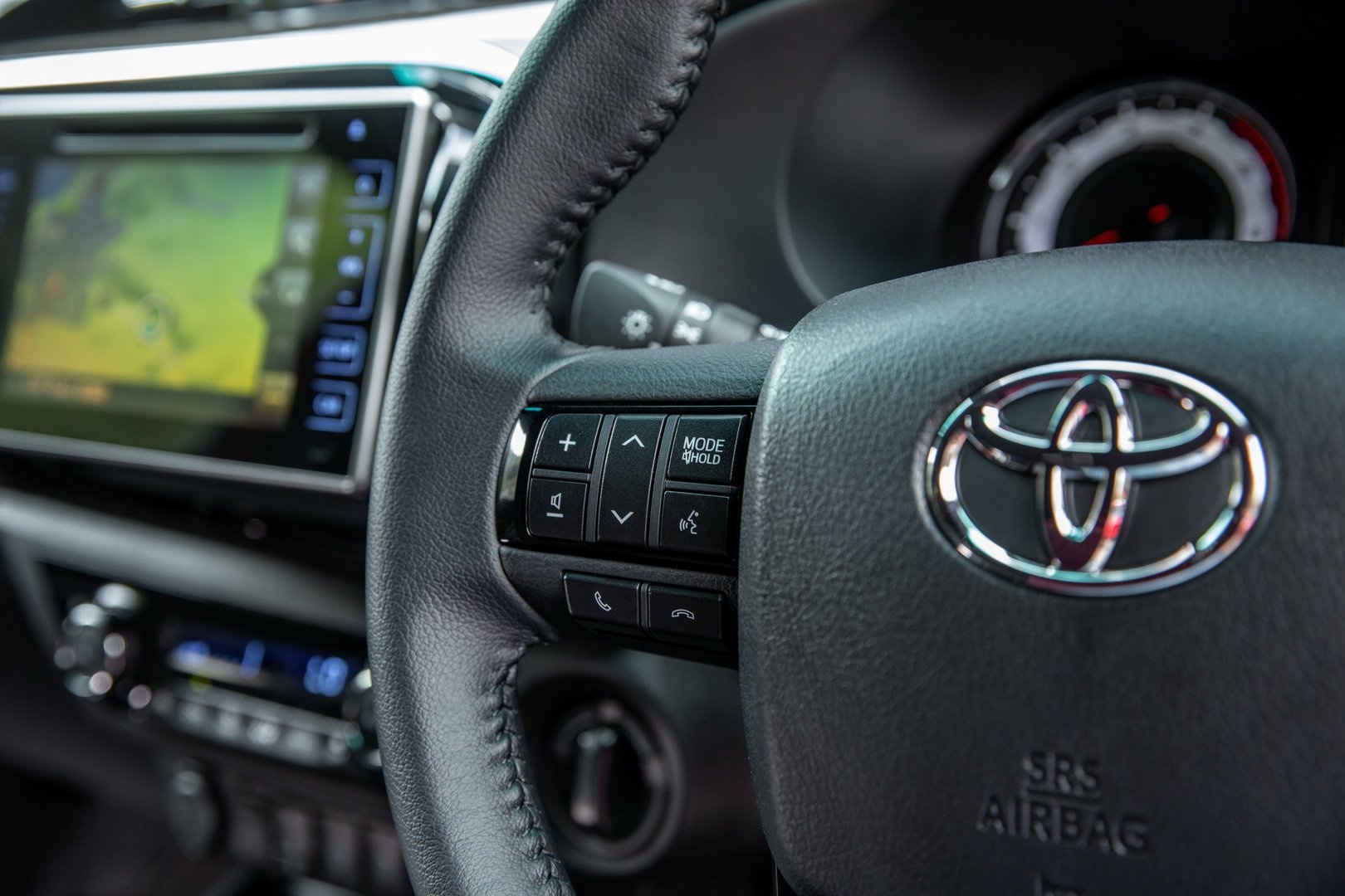 Toyota Hilux Invincible X bản đặc biệt ảnh 8 Toyota Hilux Invincible X ban dac biet anh 8
