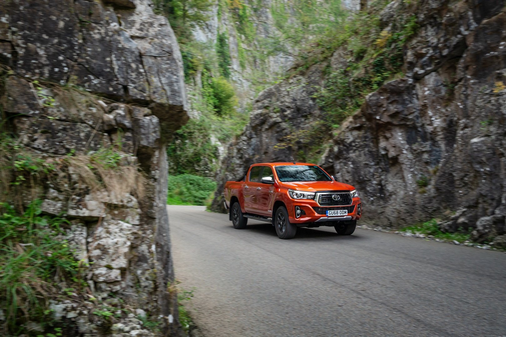 Toyota Hilux Invincible X bản đặc biệt ảnh 10 Toyota Hilux Invincible X ban dac biet anh 10