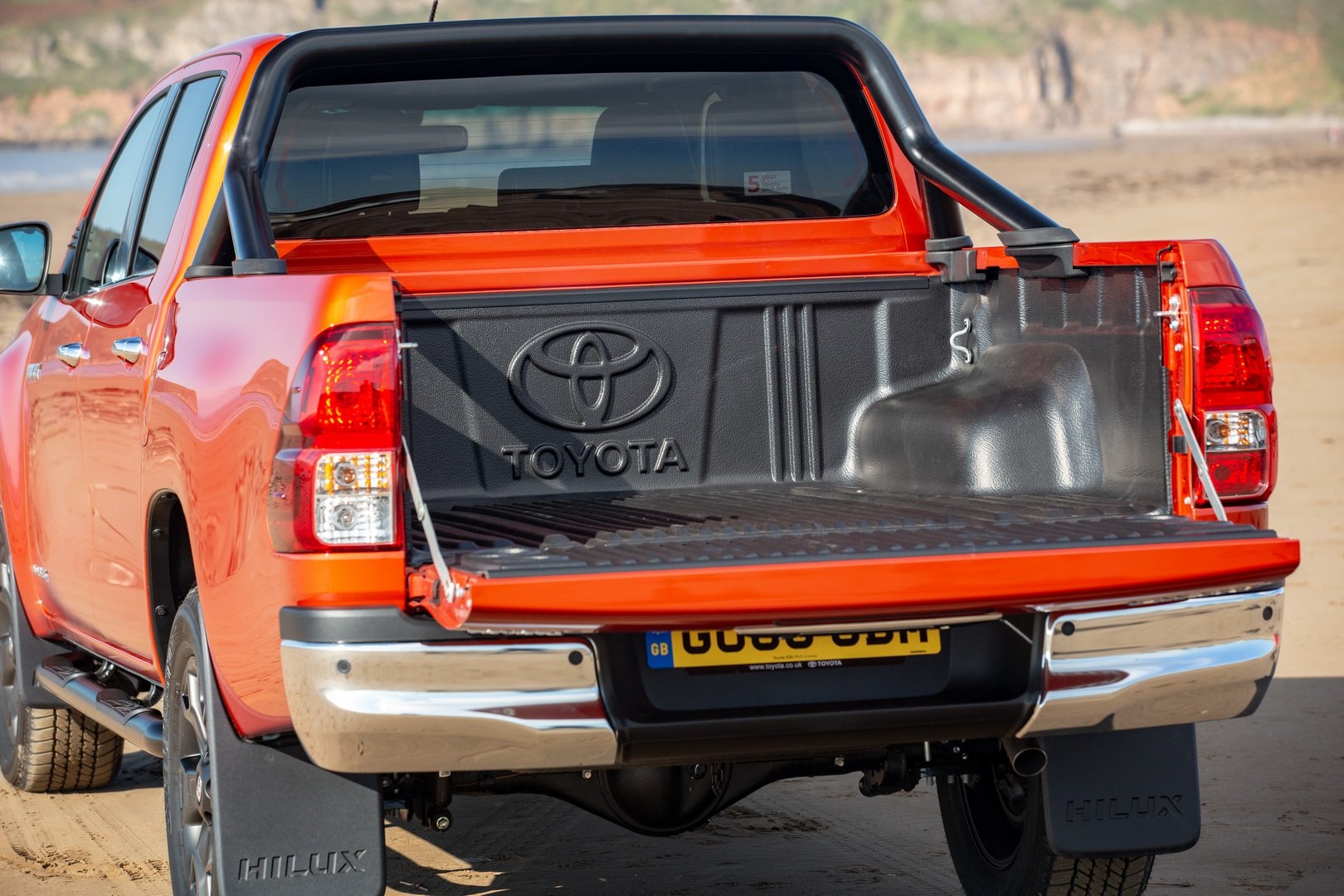 Toyota Hilux Invincible X bản đặc biệt ảnh 4 Toyota Hilux Invincible X ban dac biet anh 4
