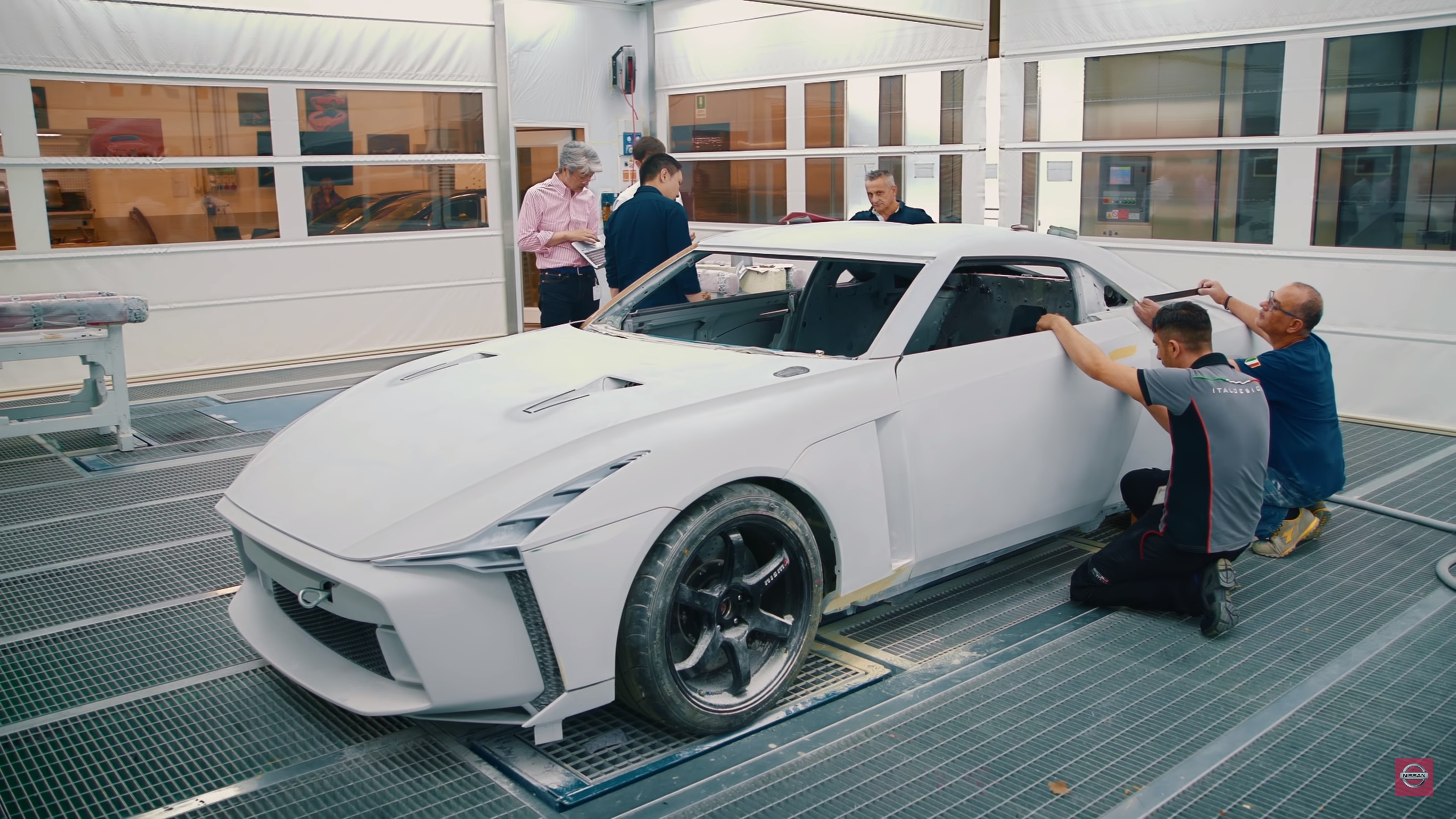 Can canh Nissan GT-R50 By Italdesign anh 3