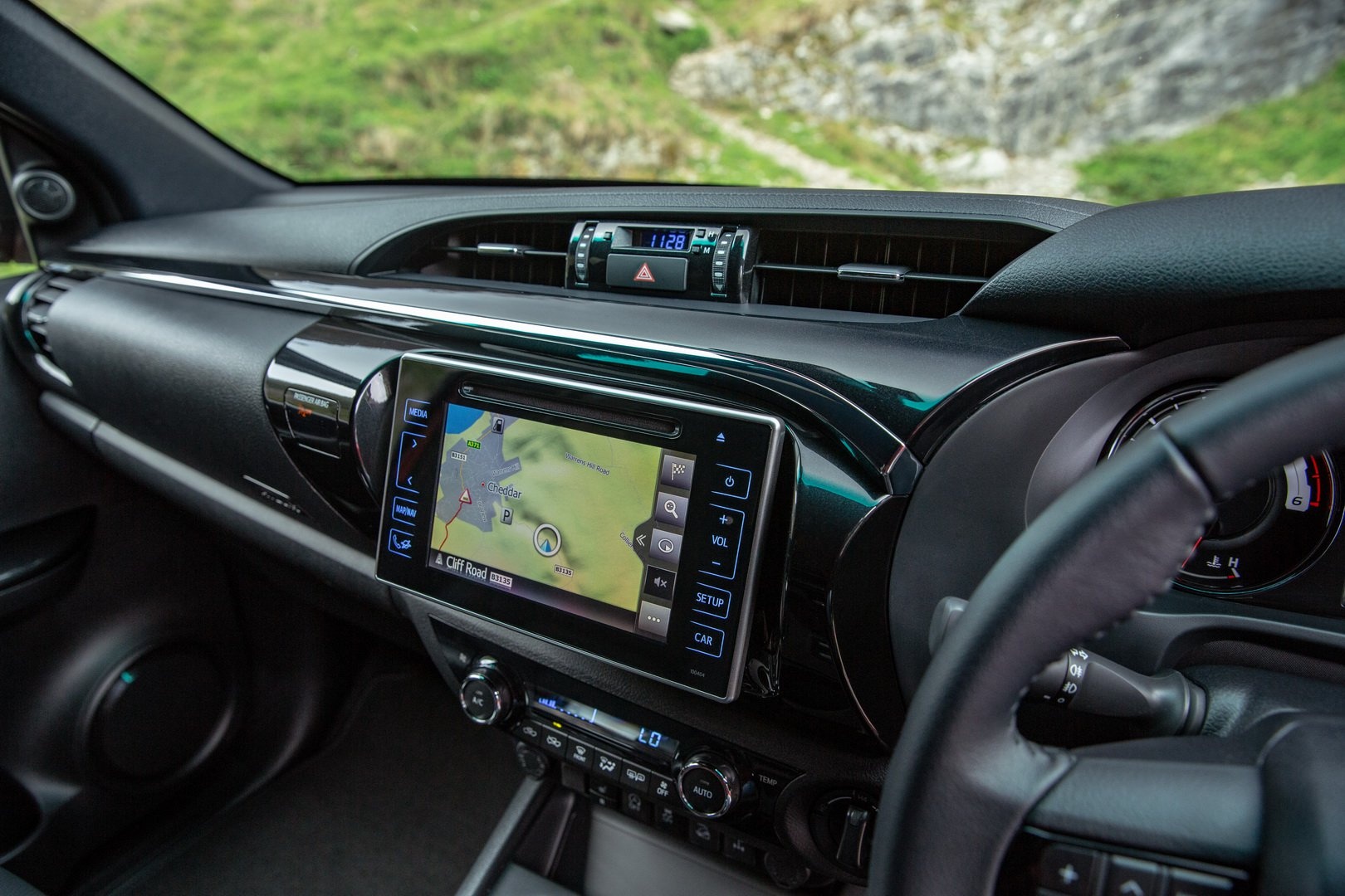 Toyota Hilux Invincible X bản đặc biệt ảnh 7 Toyota Hilux Invincible X ban dac biet anh 7