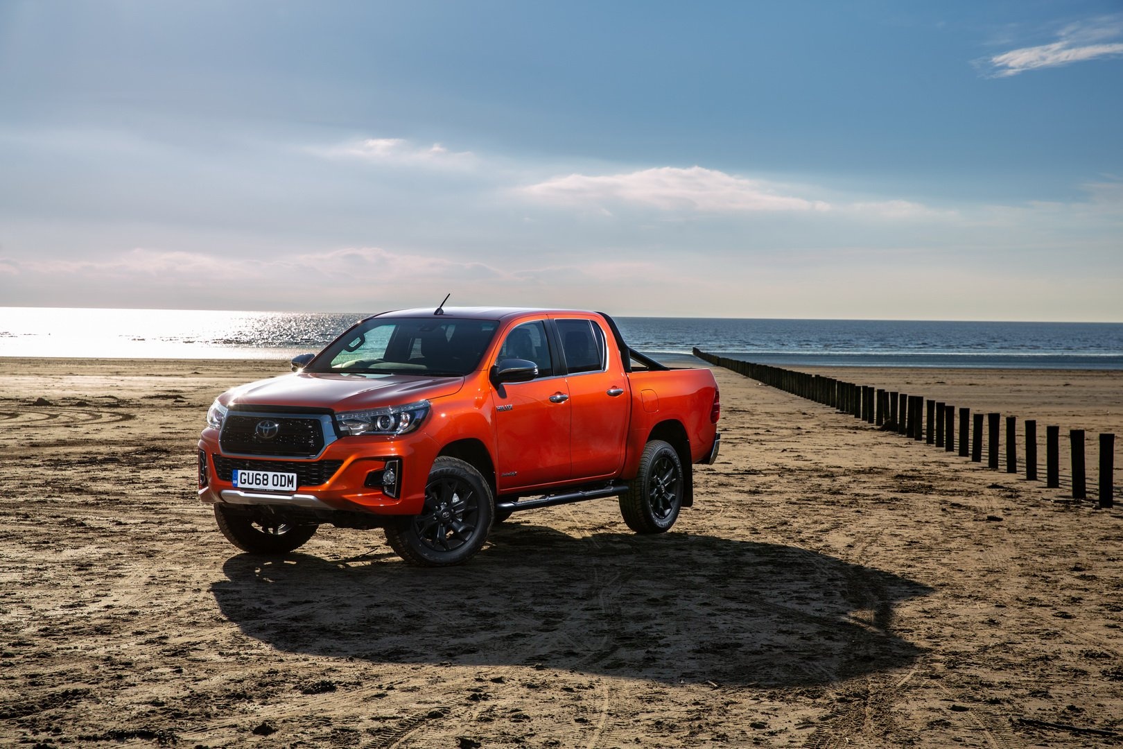 Toyota Hilux Invincible X bản đặc biệt ảnh 2 Toyota Hilux Invincible X ban dac biet anh 2